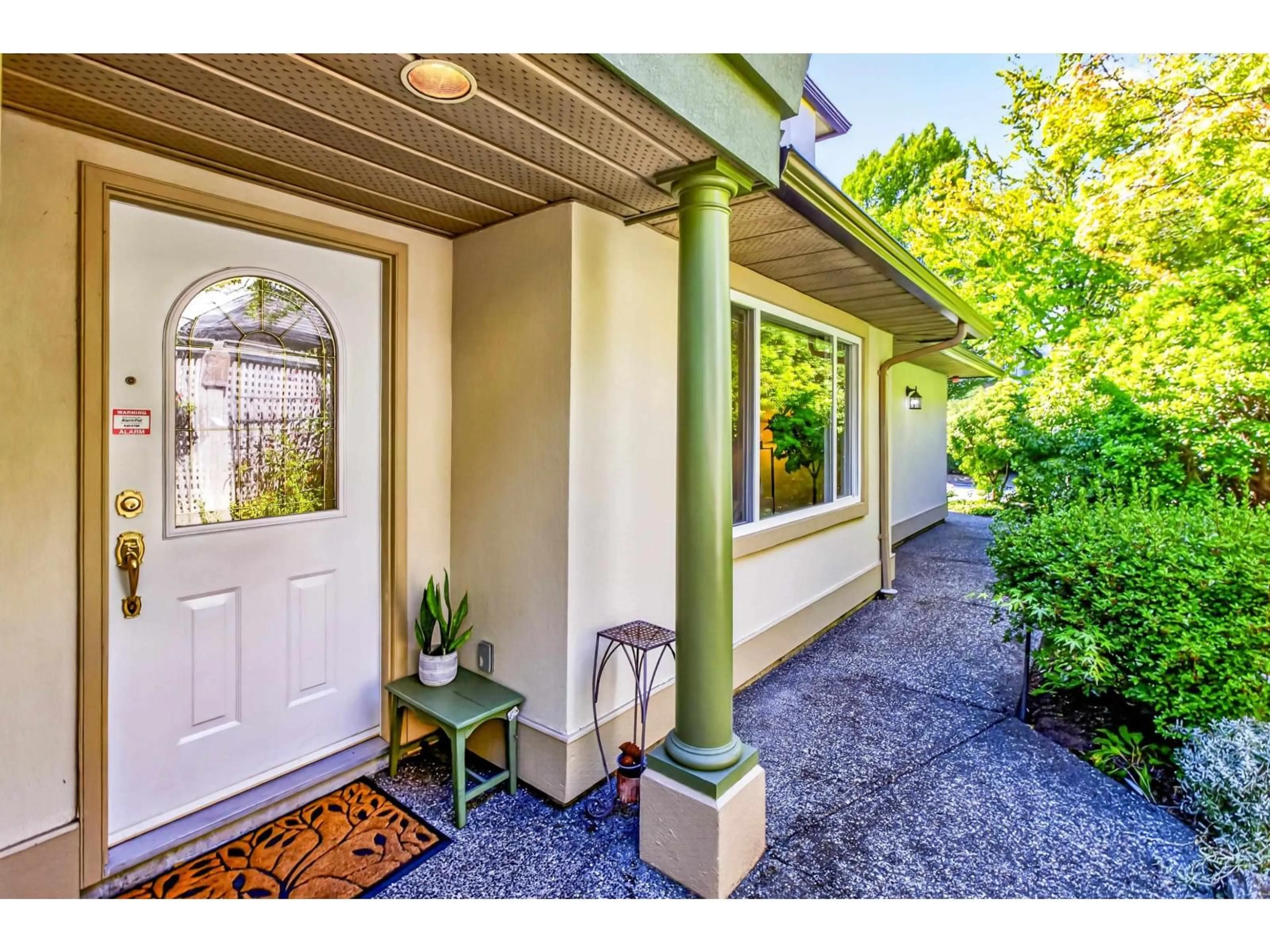 Indoor entryway for 105 - 13888 70 AVENUE, Surrey British Columbia V3W0R8