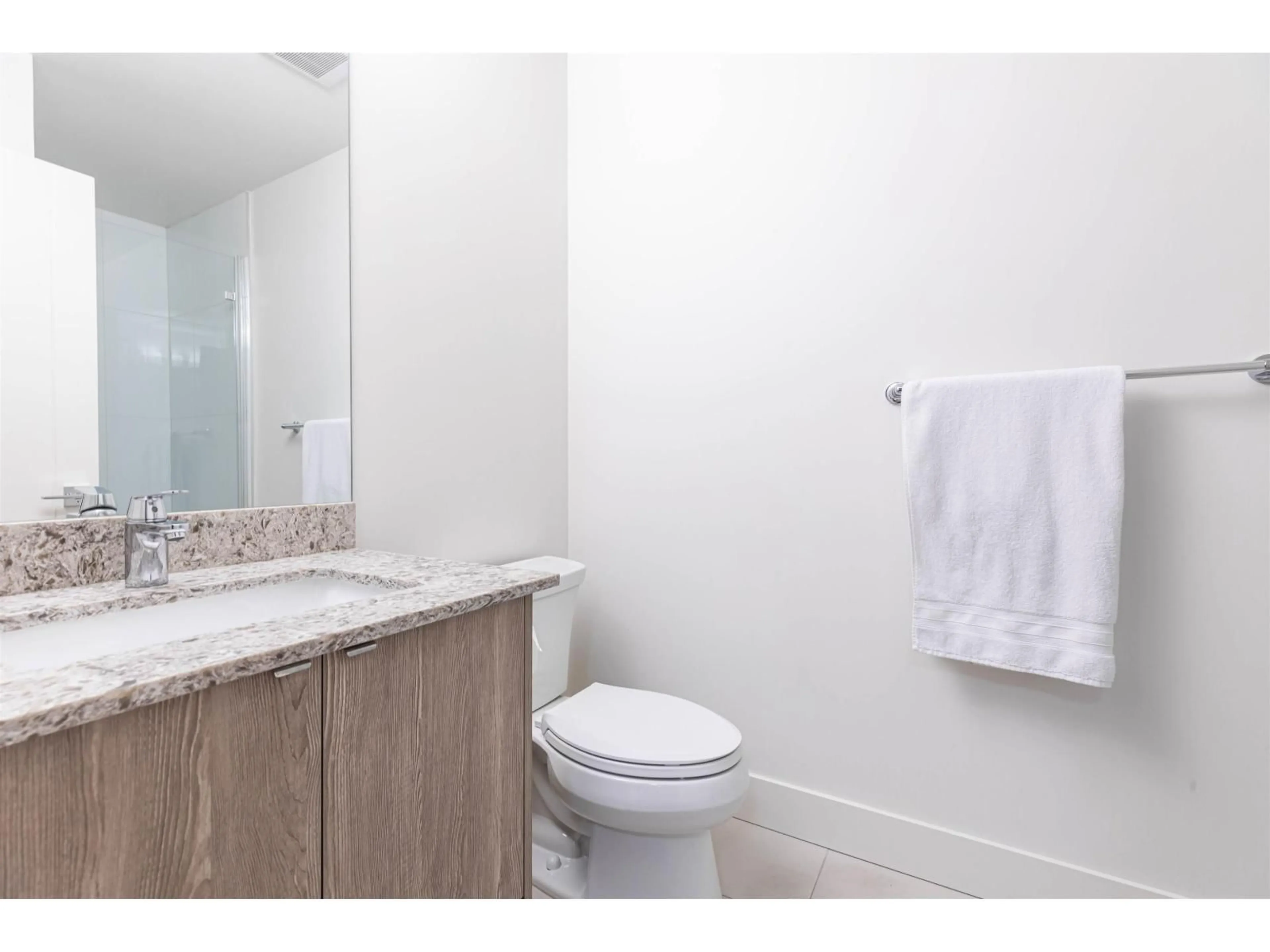 Standard bathroom, unknown for 13 - 11188 72 AVENUE, Delta British Columbia V4E0A5