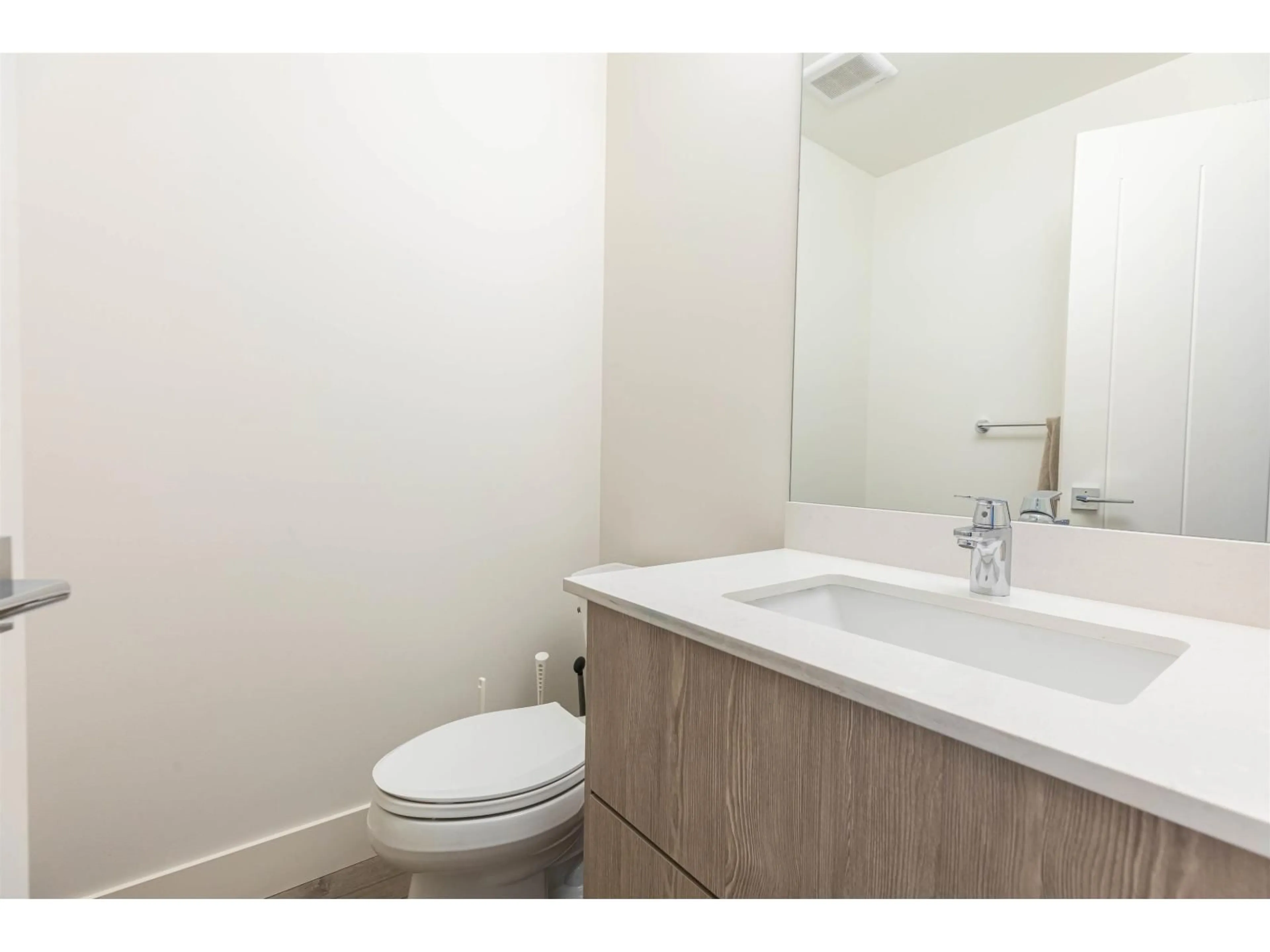 Standard bathroom, unknown for 13 - 11188 72 AVENUE, Delta British Columbia V4E0A5