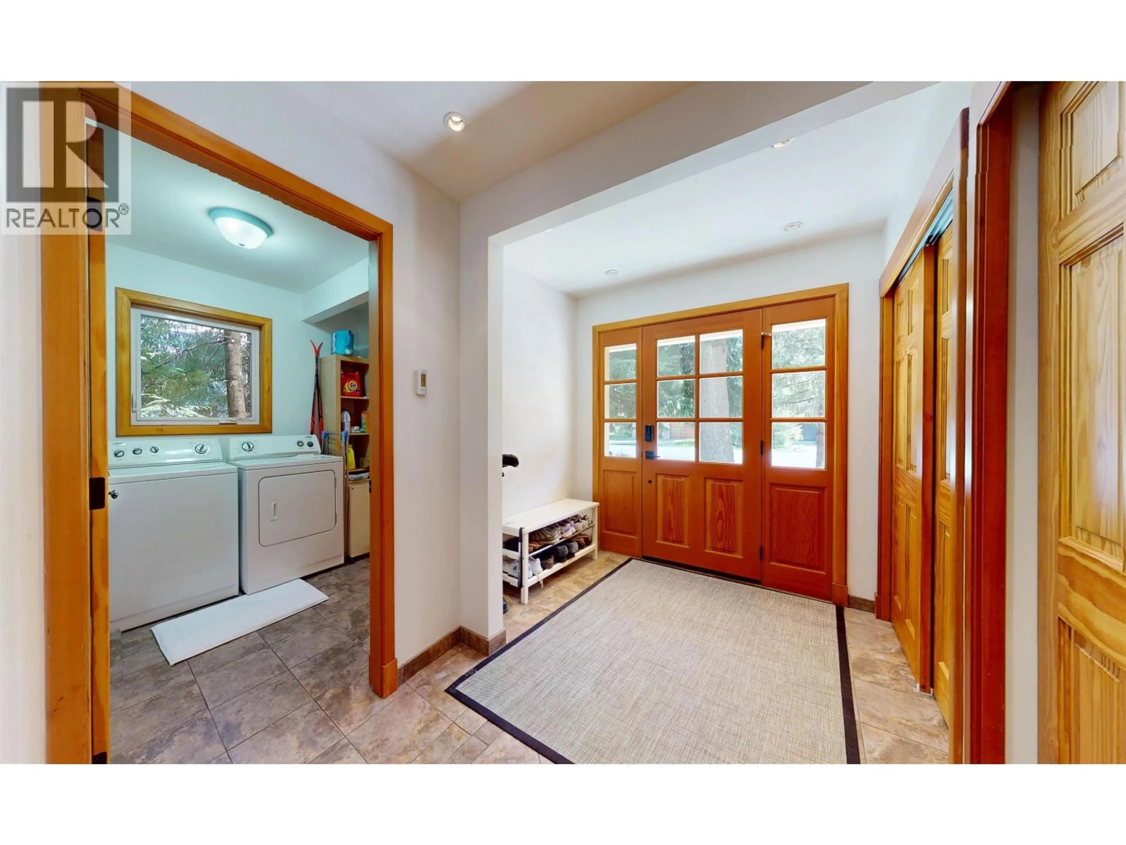 Indoor foyer for 6407 EASY STREET, Whistler British Columbia V8E0C5