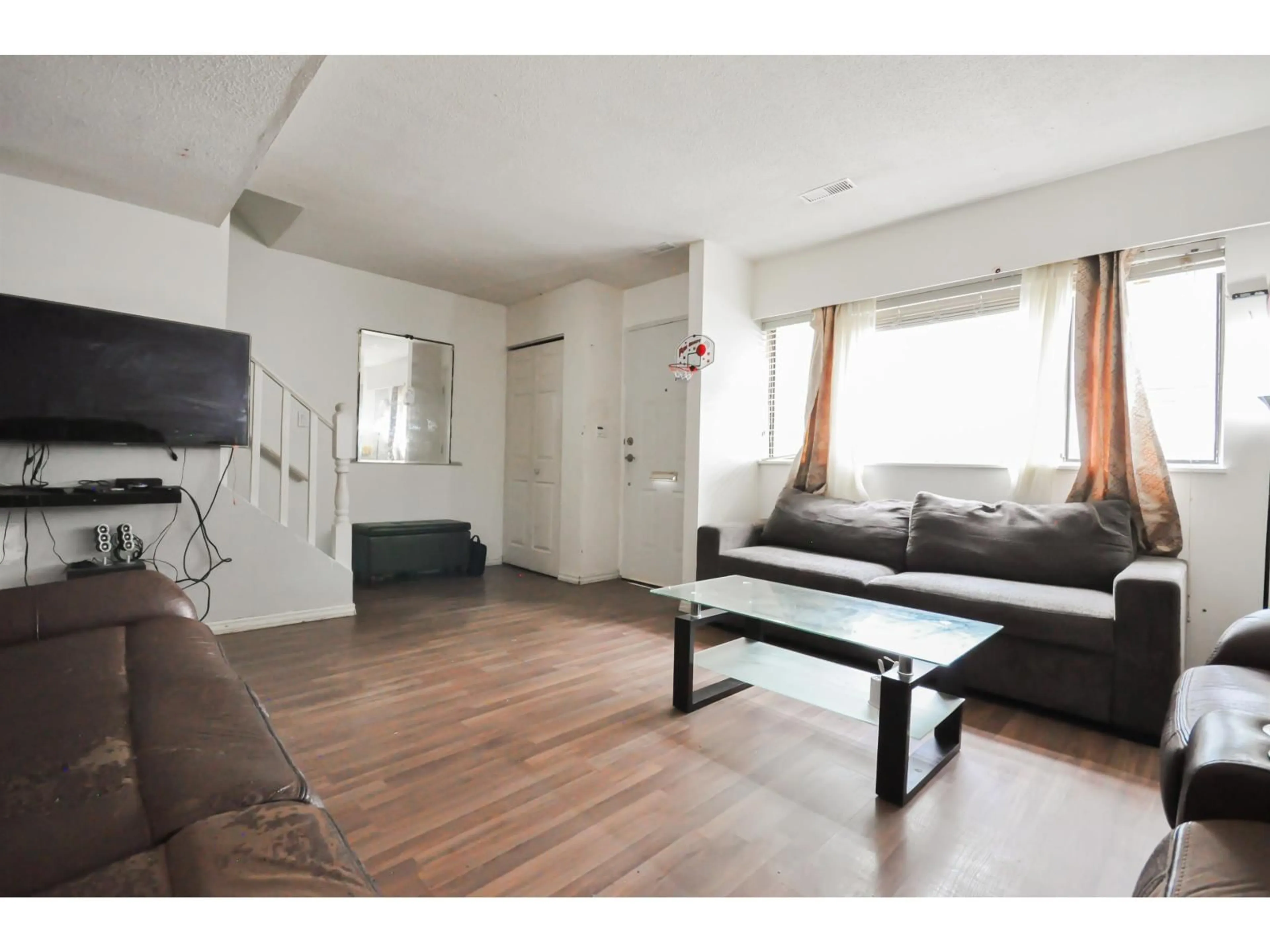 Living room with furniture, unknown for 77 - 20350 53 AVENUE, Langley British Columbia V3A5T9