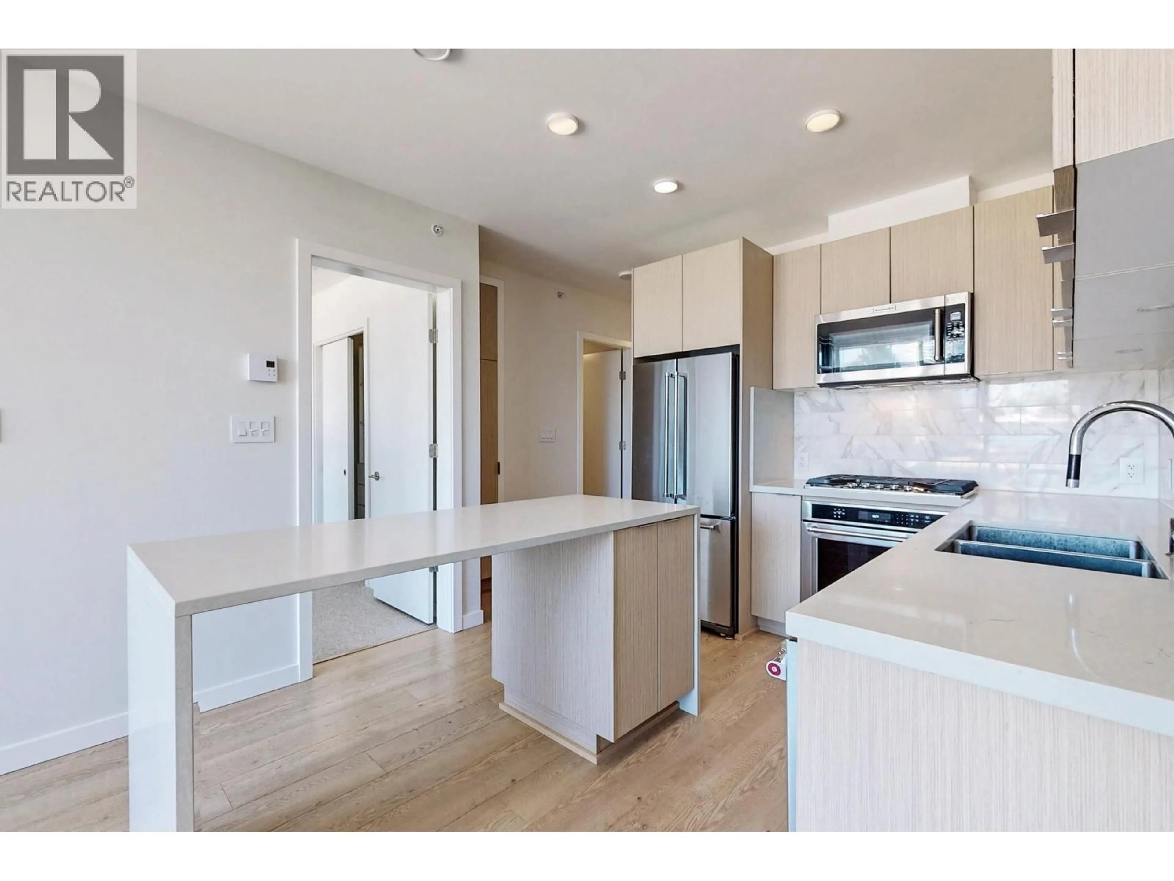 Open concept kitchen, wood/laminate floor for 503 - 530 WHITING WAY, Coquitlam British Columbia V3J0J4