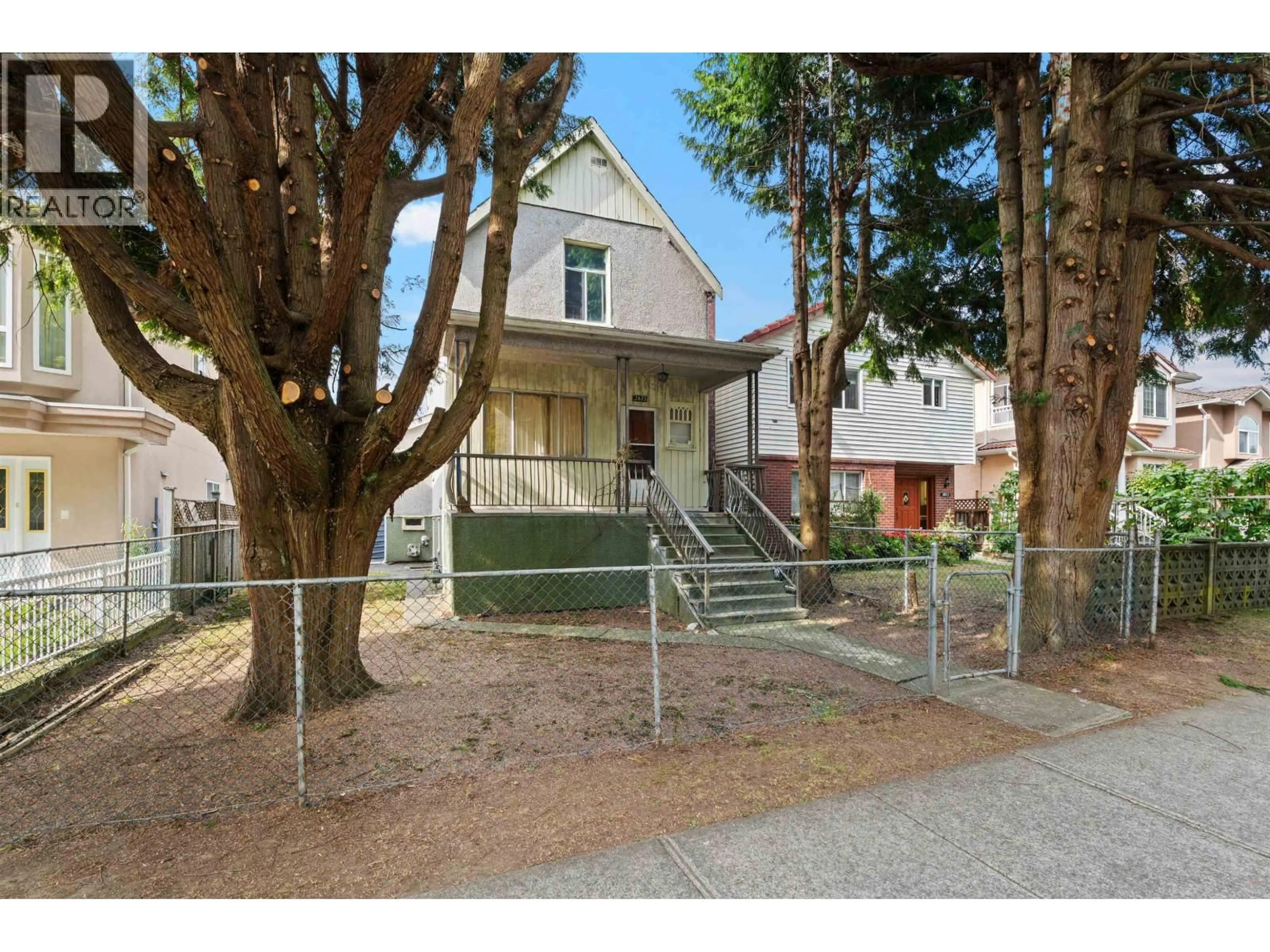 Unknown for 2673 PANDORA STREET, Vancouver British Columbia V5K1V9