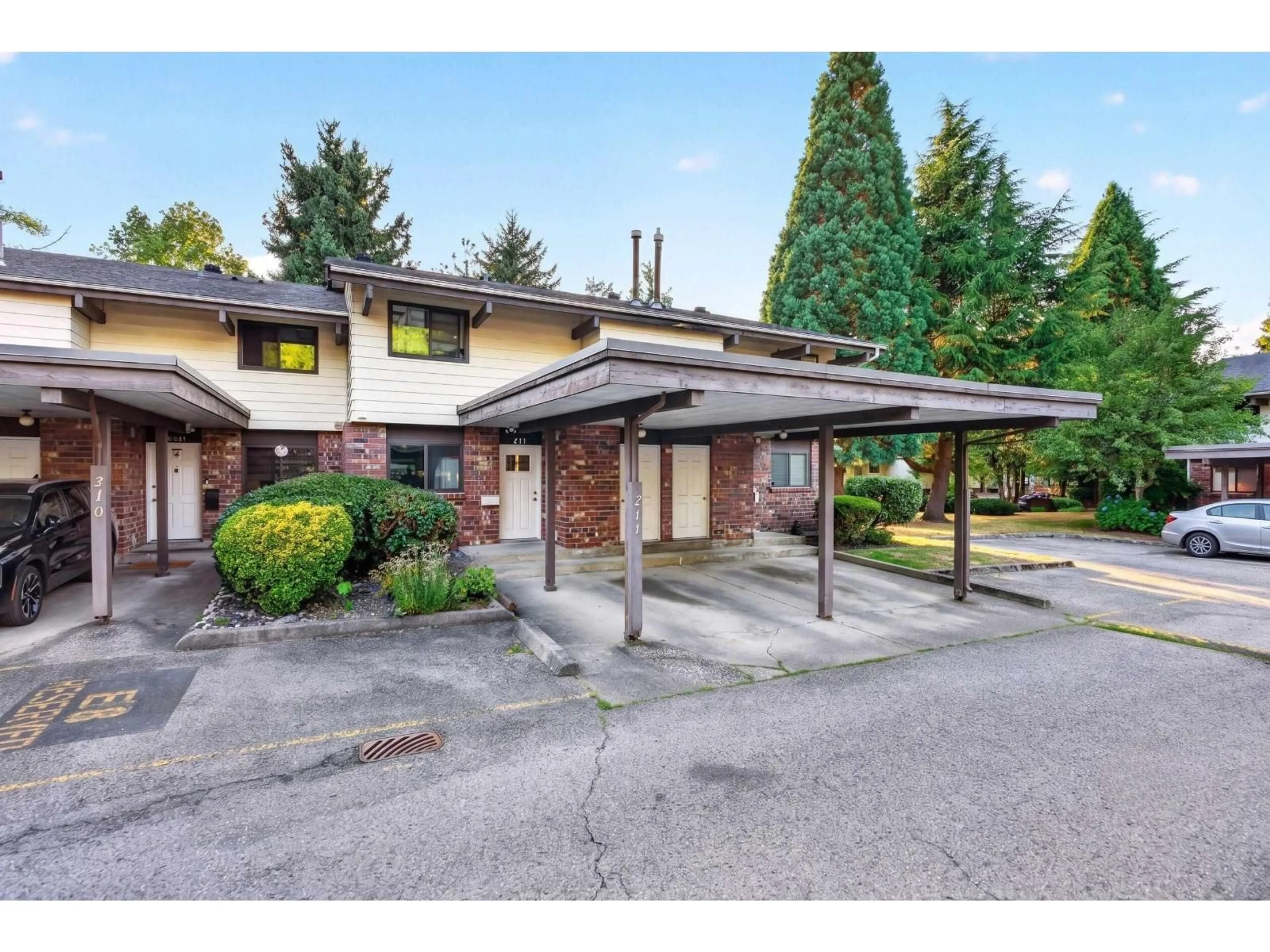Unknown for 211 - 13931 74 AVENUE, Surrey British Columbia V3W6G6