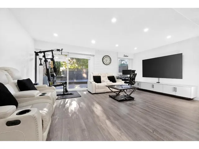 211 - 13931 74 AVENUE, Surrey 2