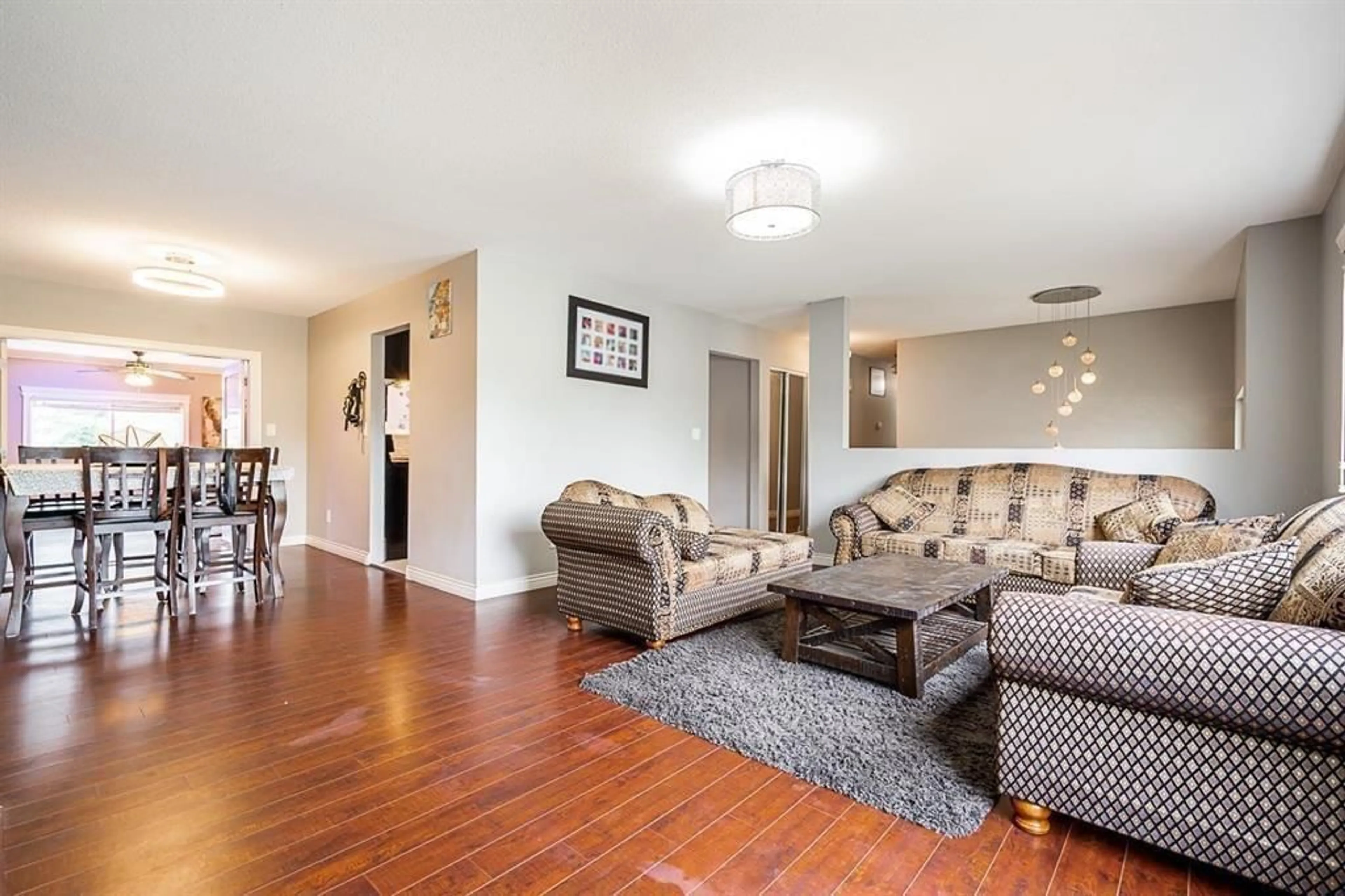 Living room with furniture, wood/laminate floor for 12845 64 AVENUE, Surrey British Columbia V3W1X4