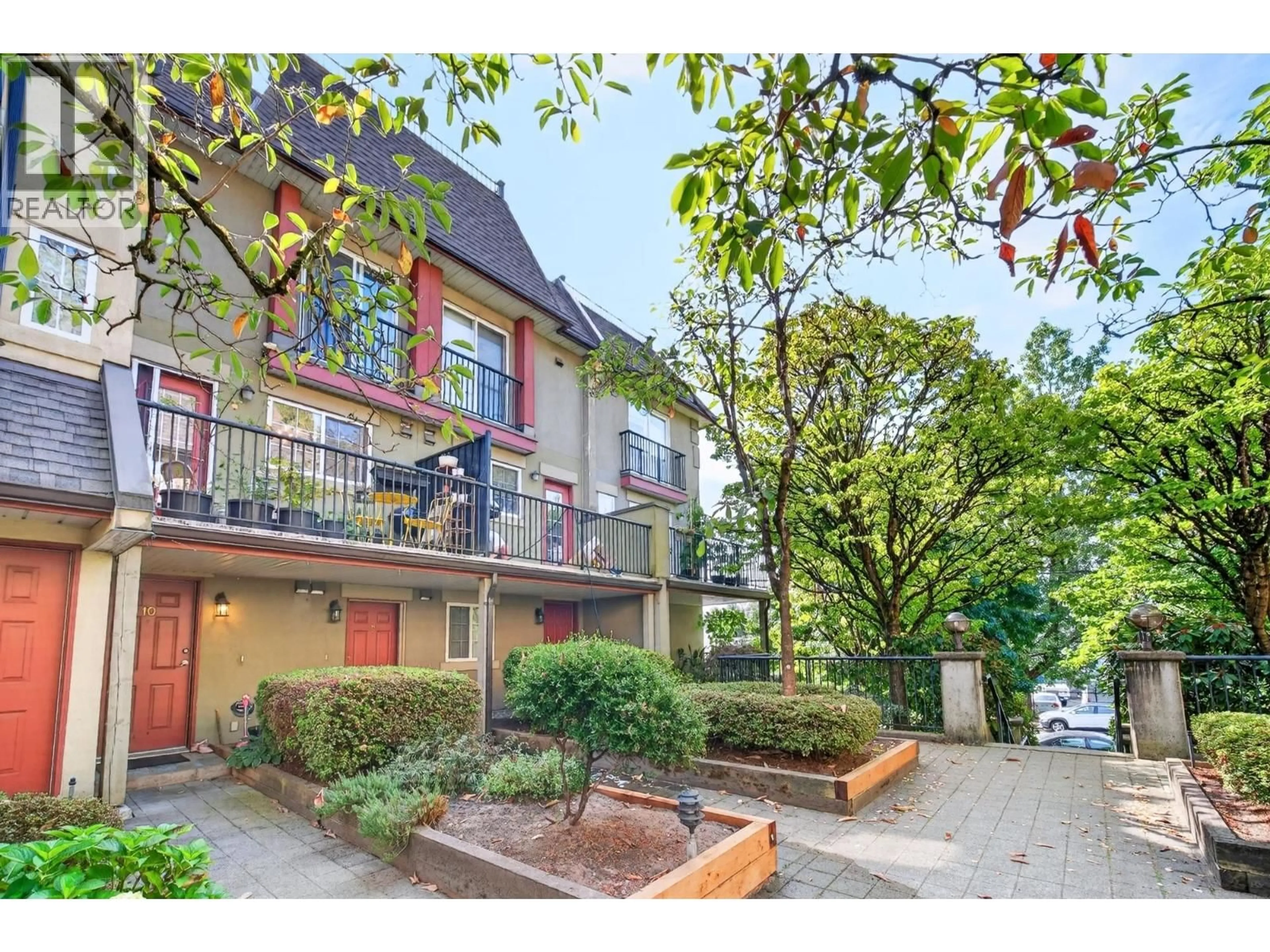 Patio, street for 10 - 1561 BOOTH AVENUE, Coquitlam British Columbia V3K6Z9