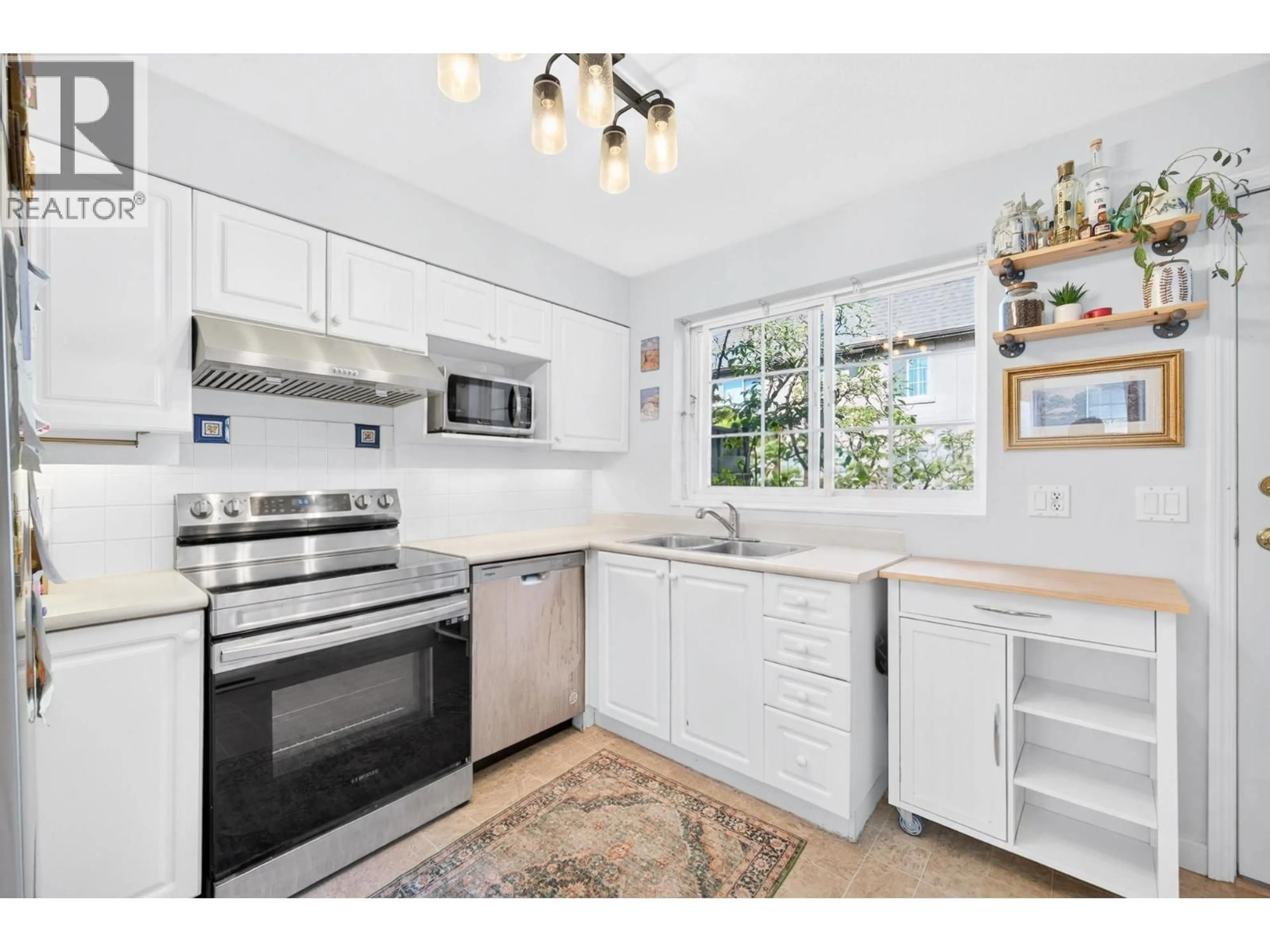 Standard kitchen, unknown for 10 - 1561 BOOTH AVENUE, Coquitlam British Columbia V3K6Z9