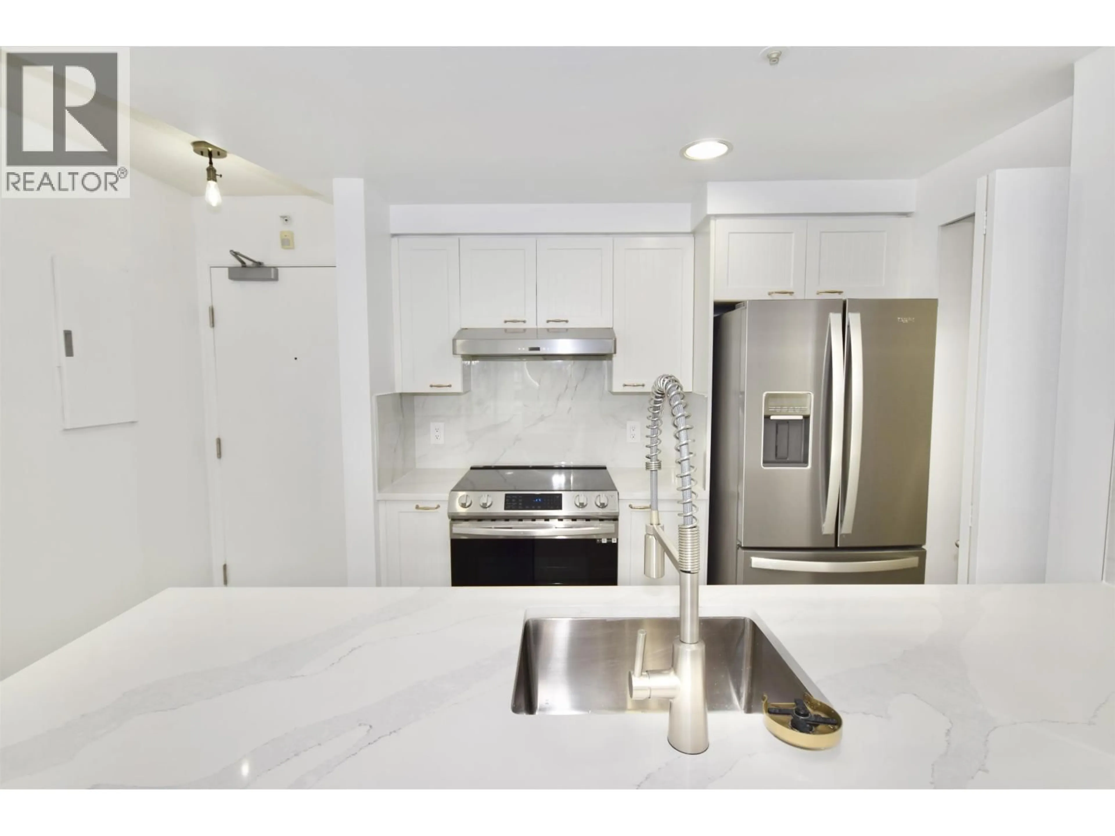 Standard kitchen, ceramic/tile floor for 1609 - 1009 EXPO BOULEVARD, Vancouver British Columbia V6Z2V9