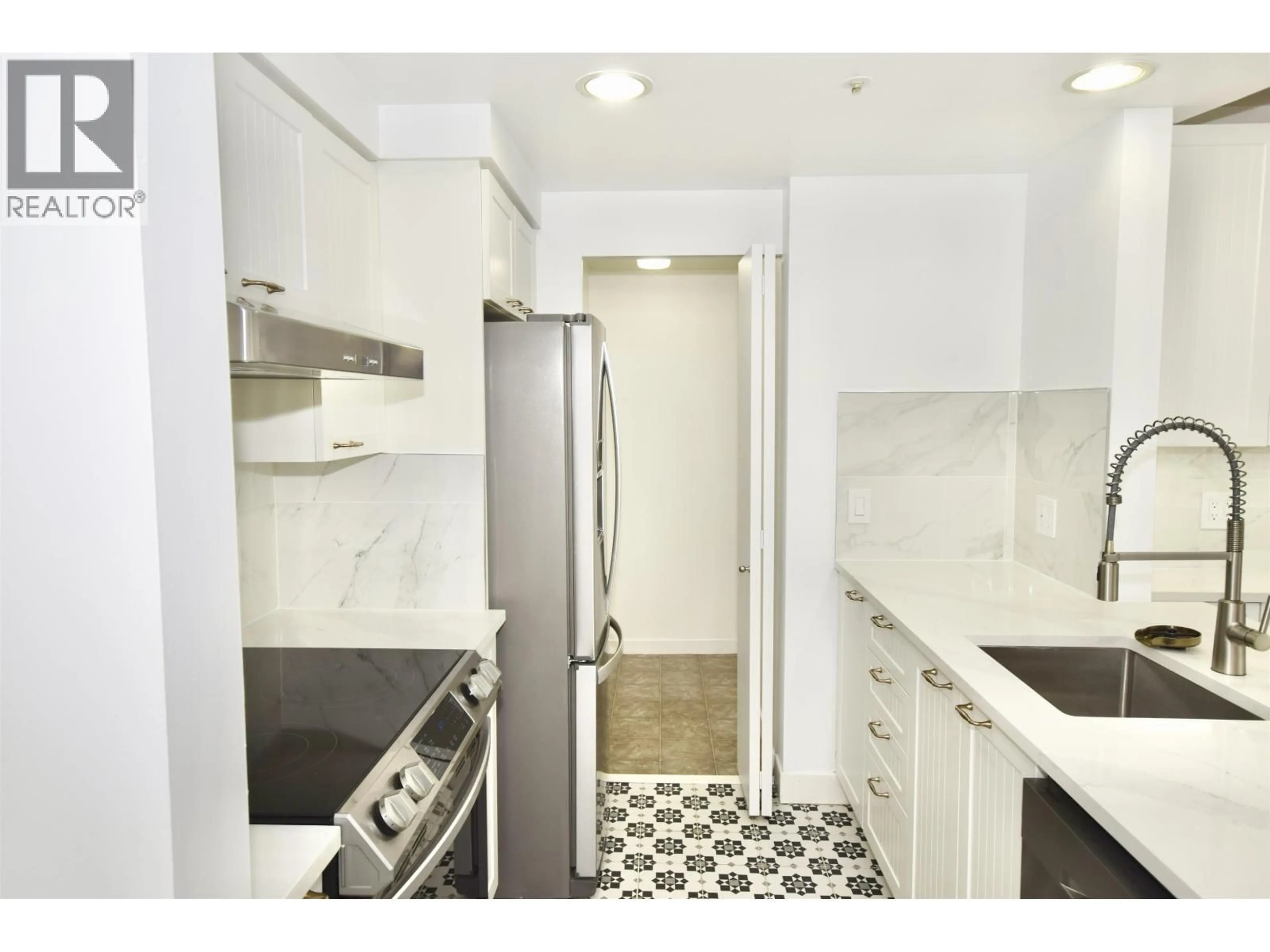 Standard kitchen, unknown for 1609 - 1009 EXPO BOULEVARD, Vancouver British Columbia V6Z2V9
