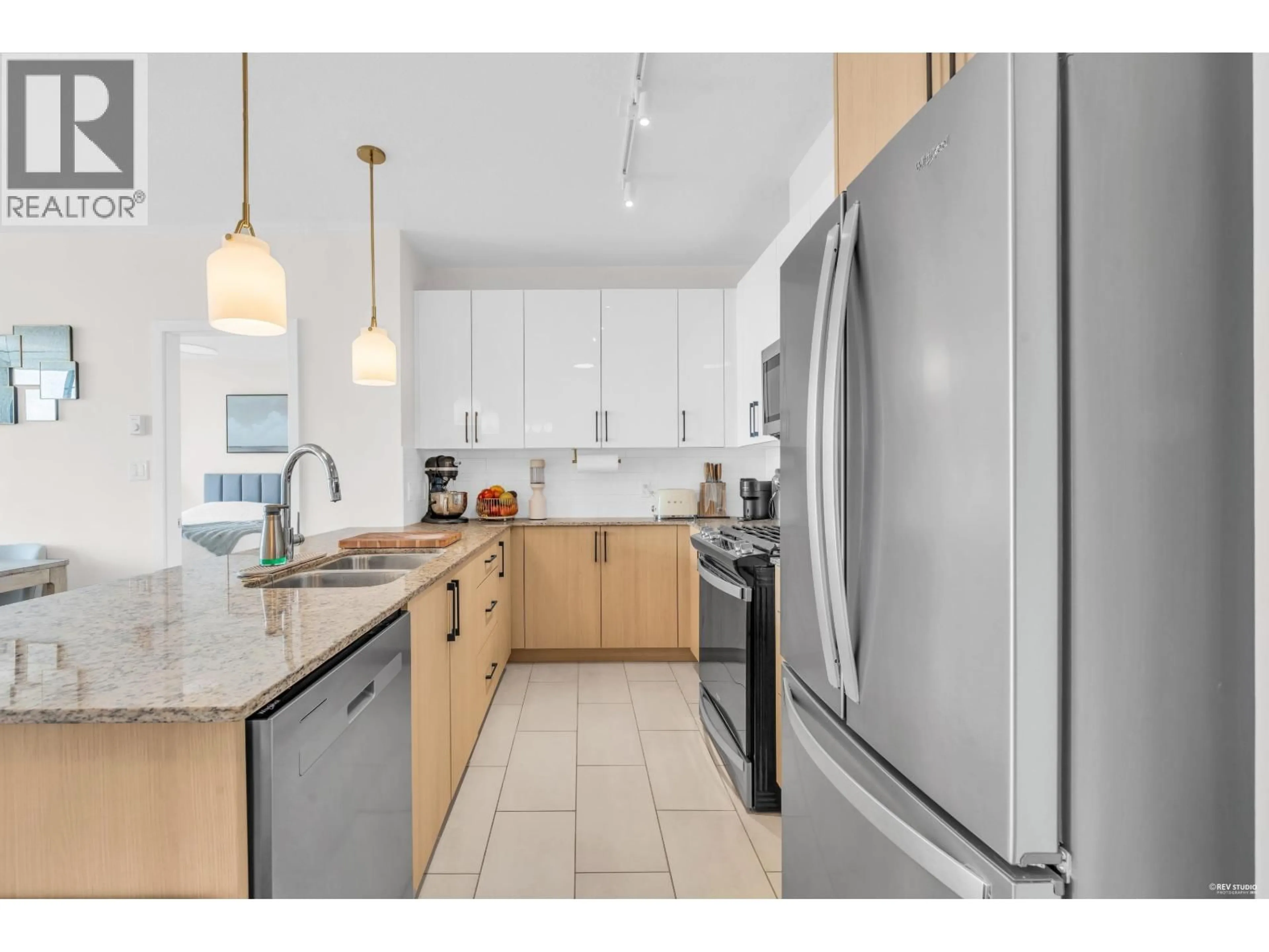 Open concept kitchen, ceramic/tile floor for 1805 - 280 ROSS DRIVE, New Westminster British Columbia V3L0C2