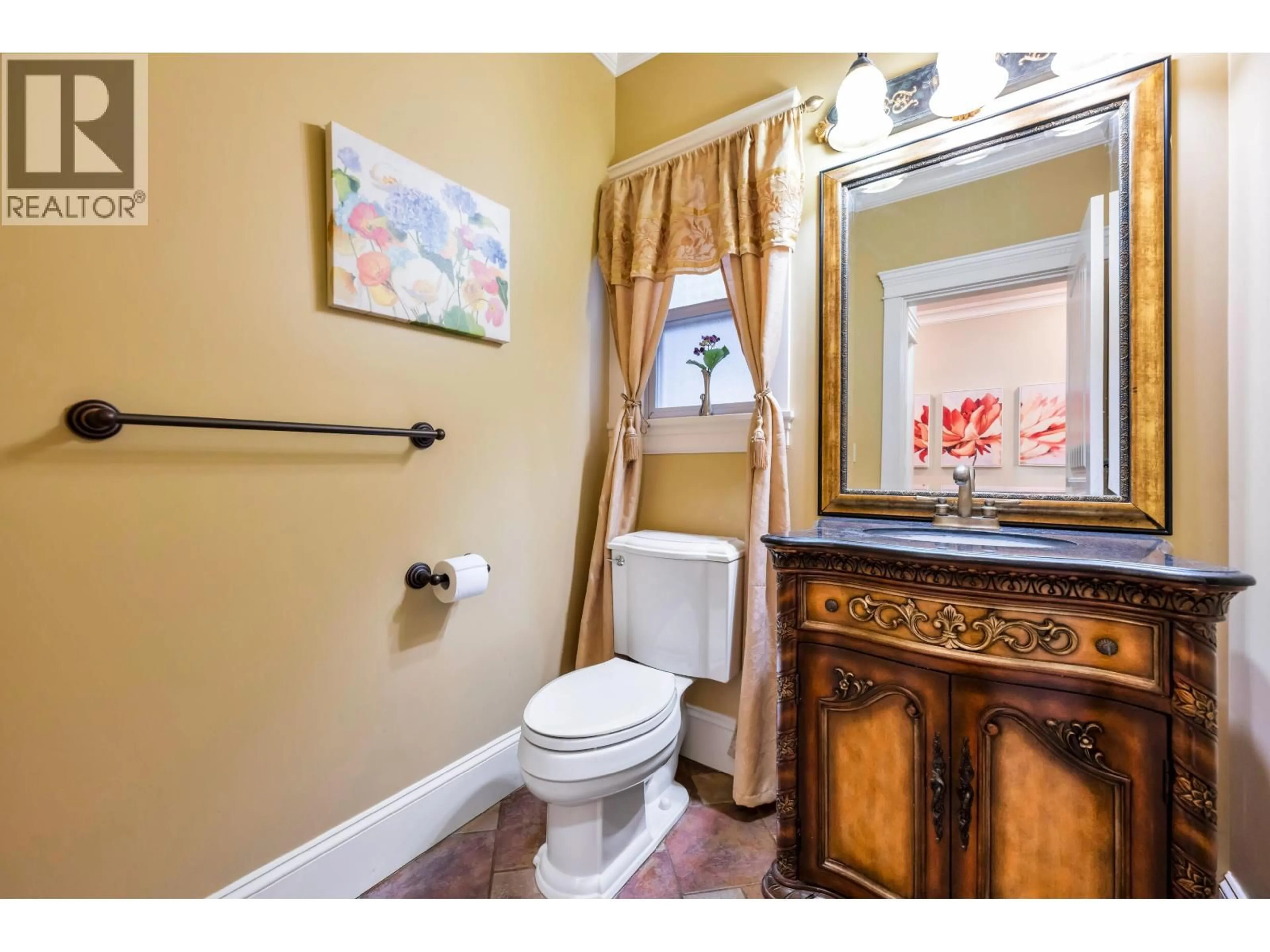 Standard bathroom, ceramic/tile floor for 7307 2ND STREET, Burnaby British Columbia V3N3P9