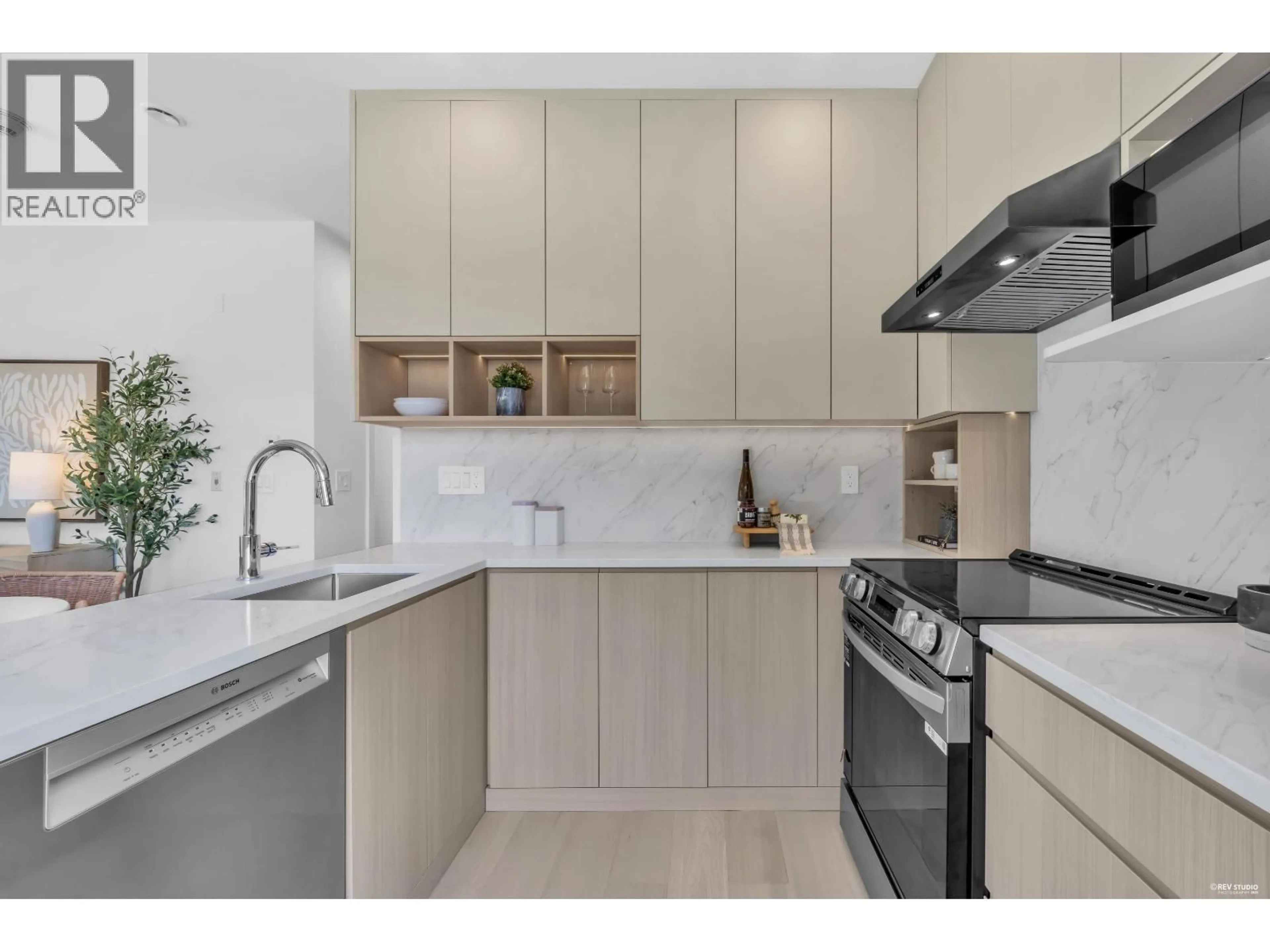 Unknown for 2 - 3800 PENDER STREET, Burnaby British Columbia V5C2L5