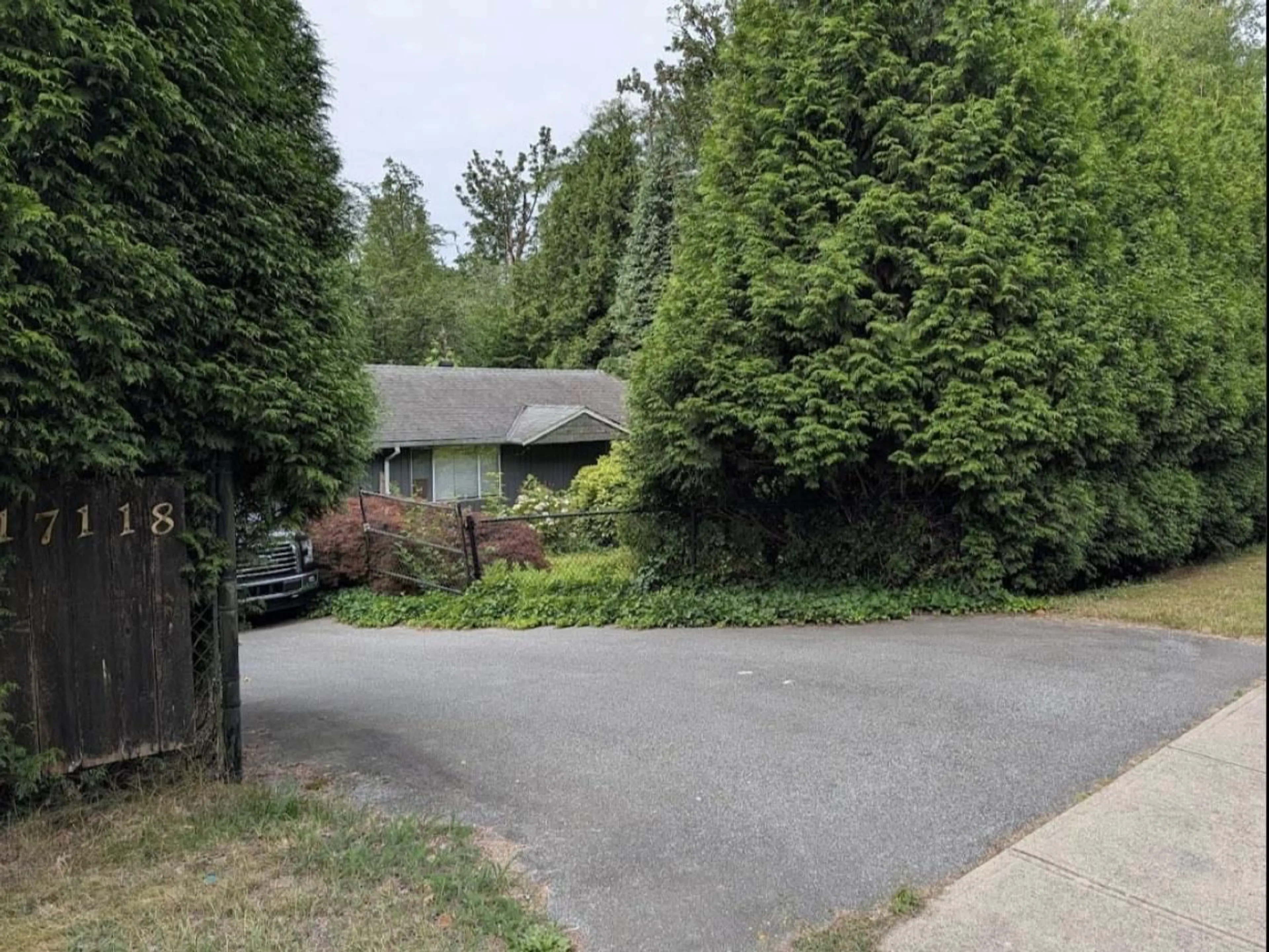 A pic from outside/outdoor area/front of a property/back of a property/a pic from drone, unknown for 17118 96 AVENUE, Surrey British Columbia V4N6H3