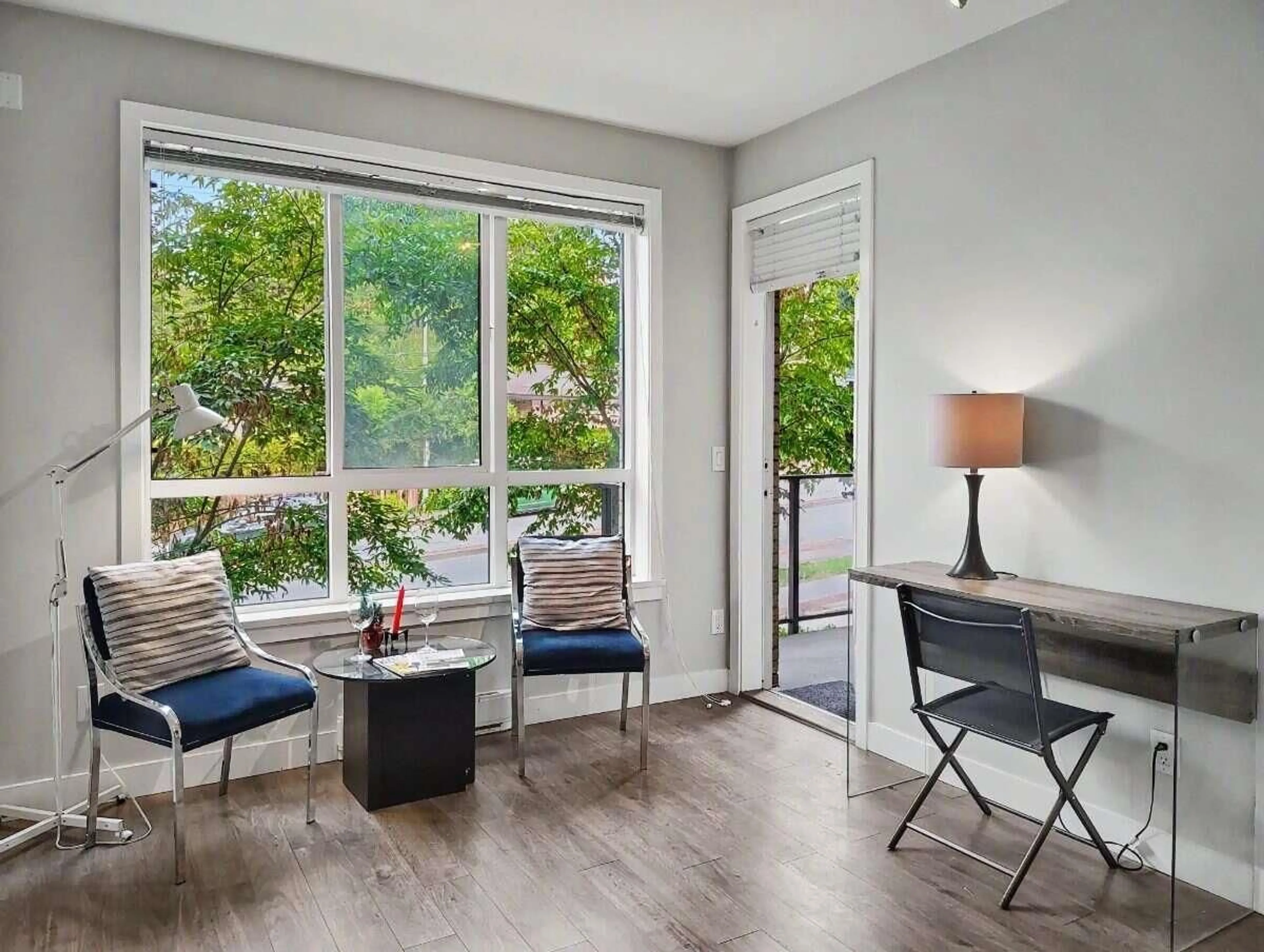 Living room with furniture, wood/laminate floor for 205 - 15388 105 AVENUE, Surrey British Columbia V3R0C4