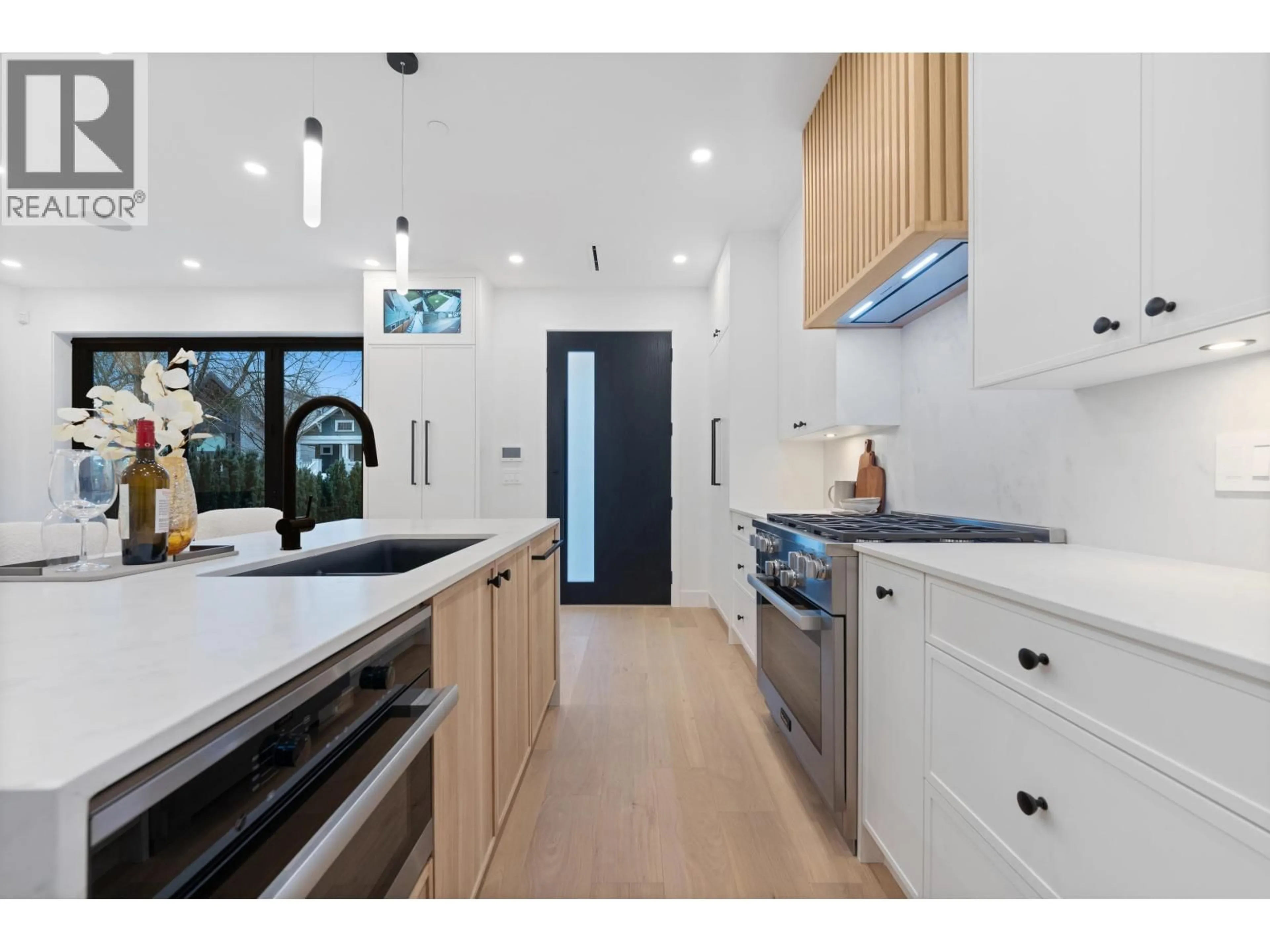 Contemporary kitchen, ceramic/tile floor for 1 - 2846 12TH AVENUE, Vancouver British Columbia V6K2P9