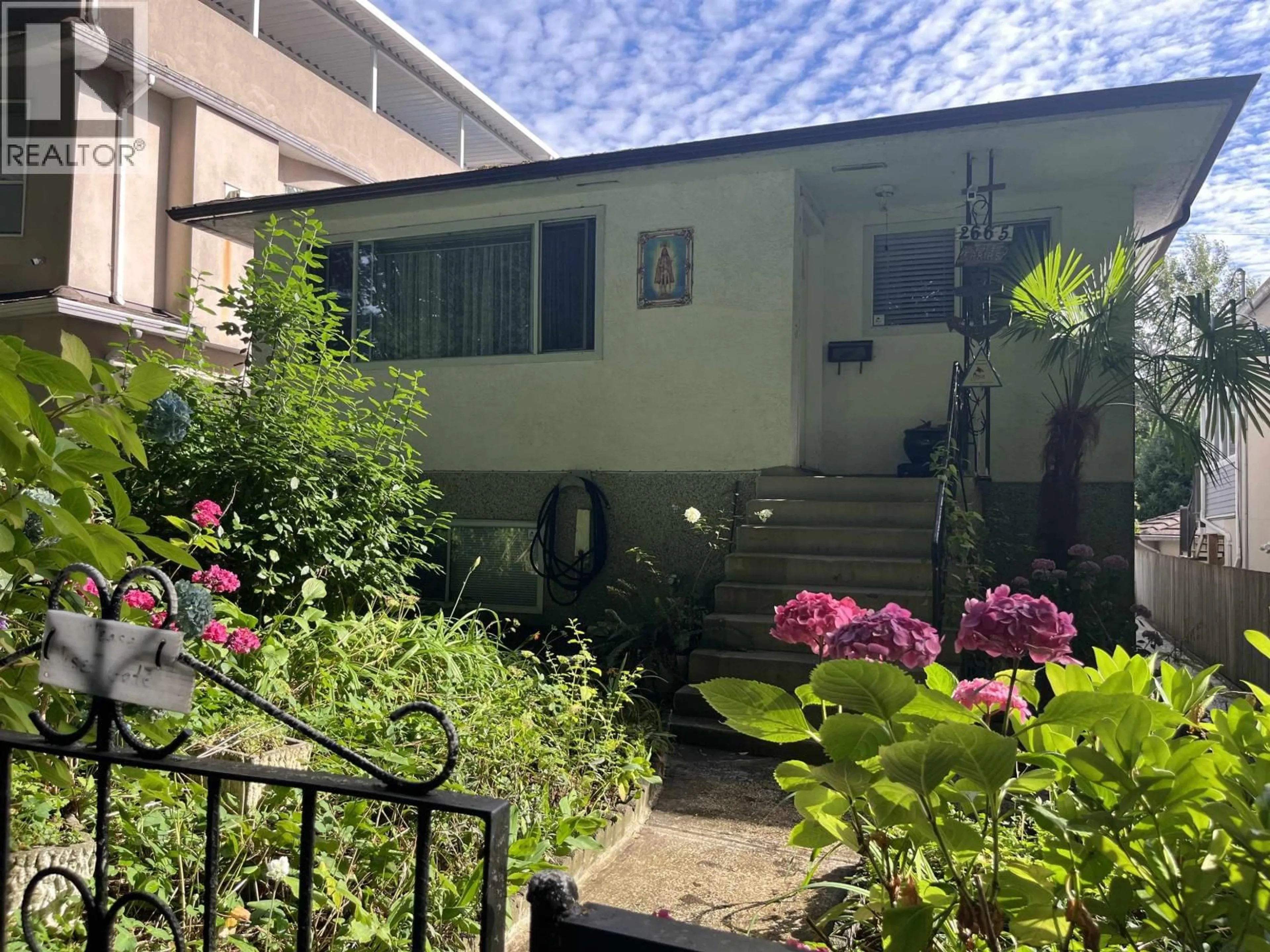 Patio, street for 2665 WARD STREET, Vancouver British Columbia V5R4S7