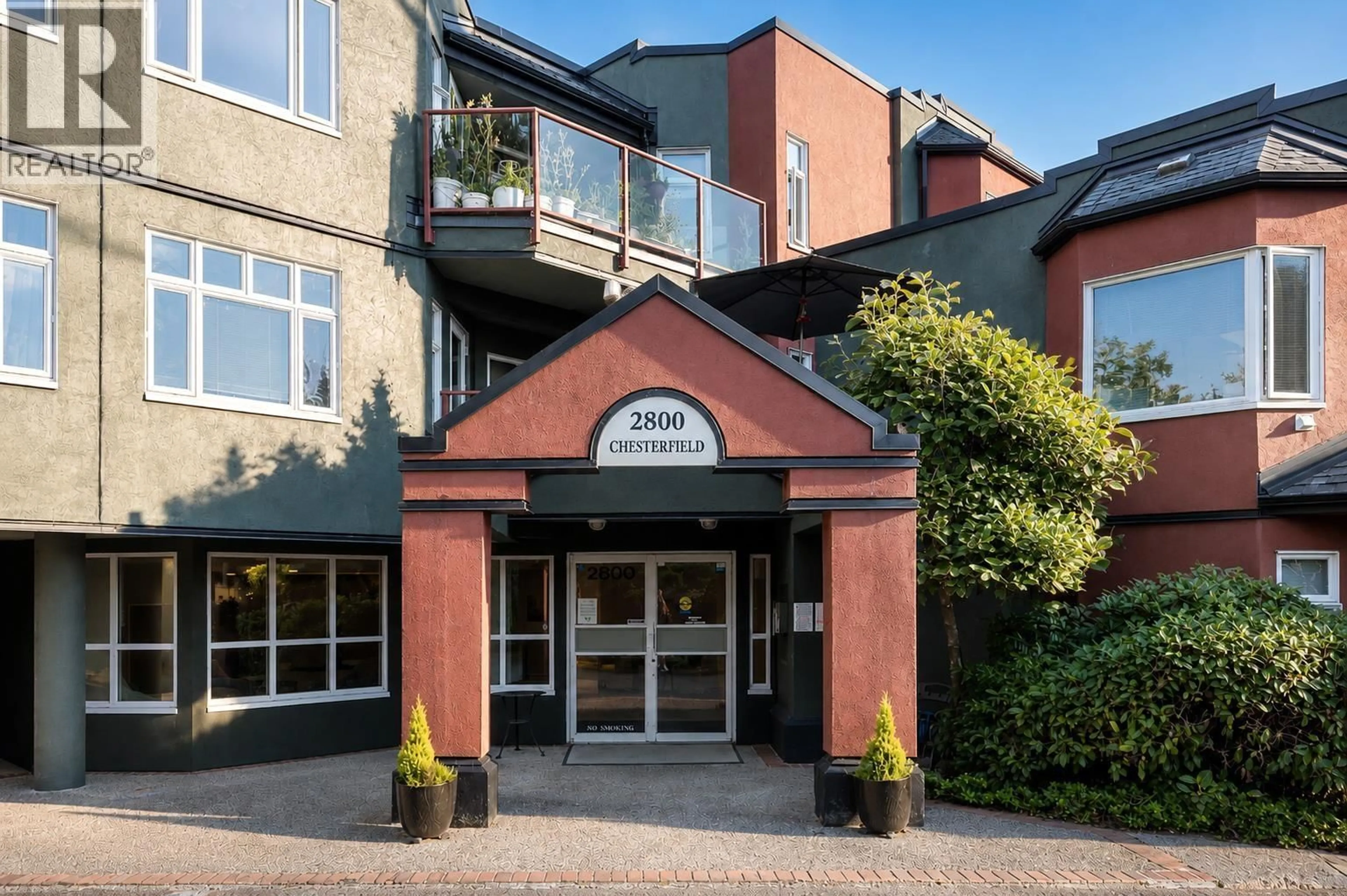 Indoor foyer for 307 - 2800 CHESTERFIELD AVENUE, North Vancouver British Columbia V7N4M1