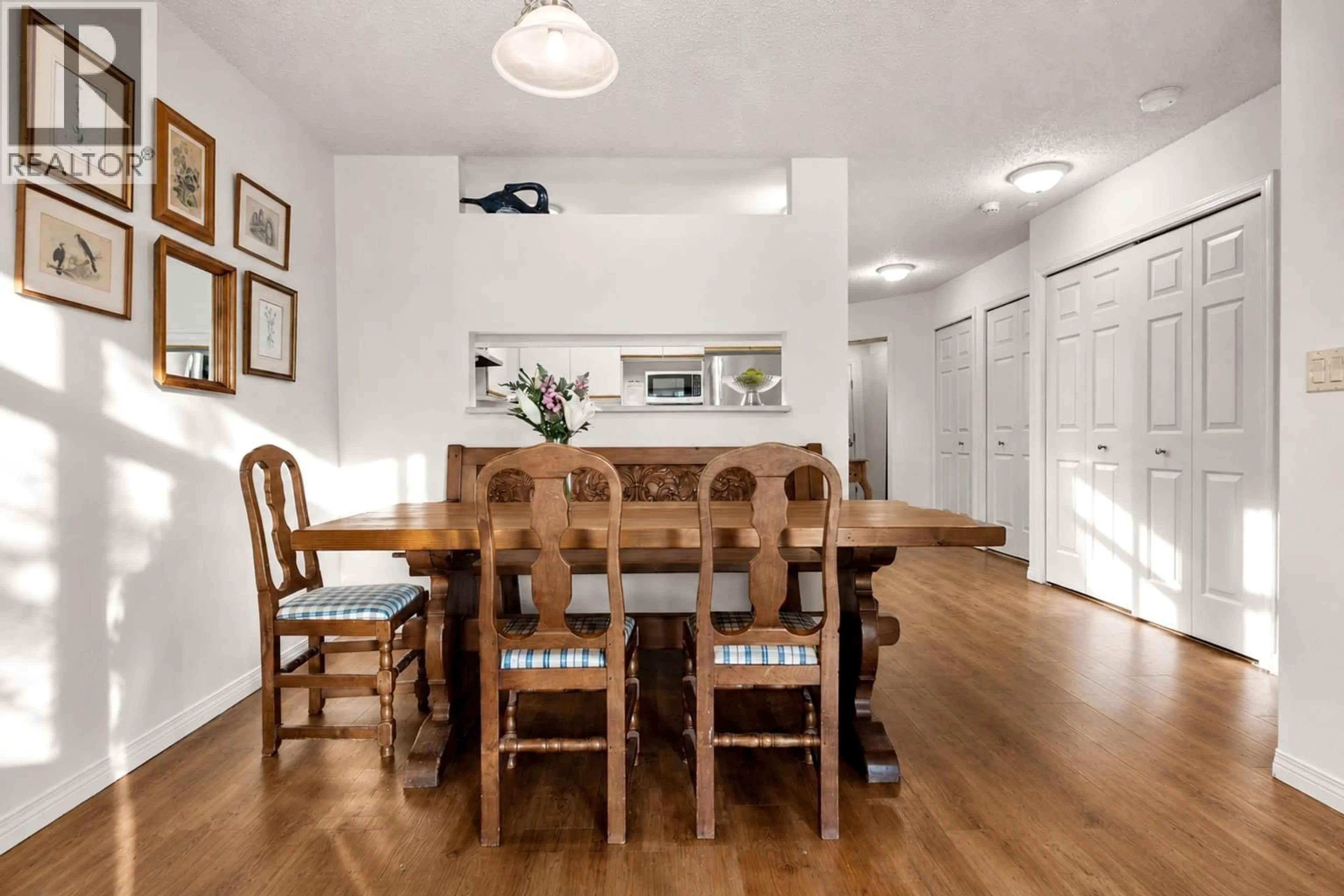 Dining room, wood/laminate floor for 307 - 2800 CHESTERFIELD AVENUE, North Vancouver British Columbia V7N4M1