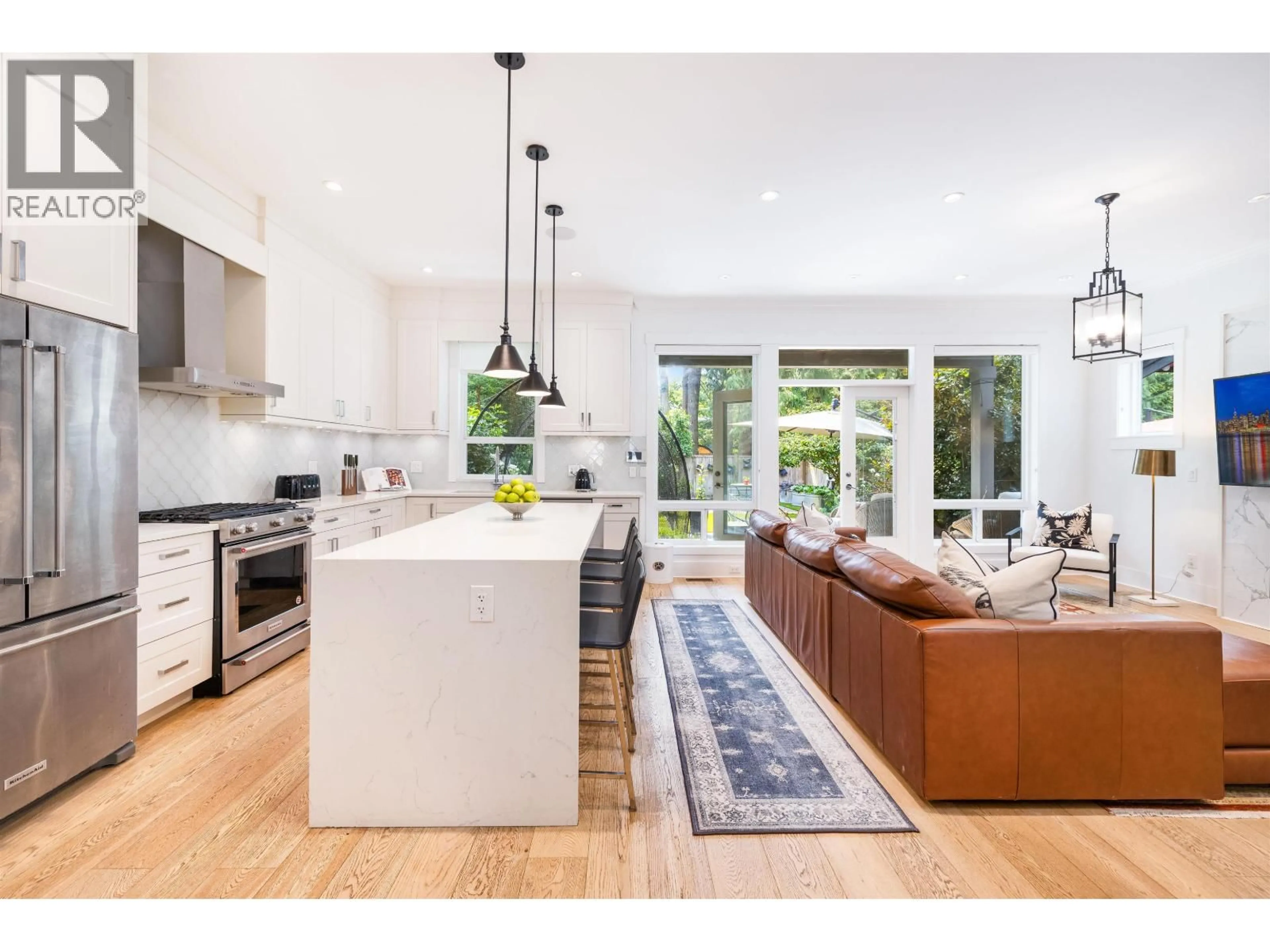 Open concept kitchen, unknown for 1585 DRAYCOTT ROAD, North Vancouver British Columbia V7J1W3