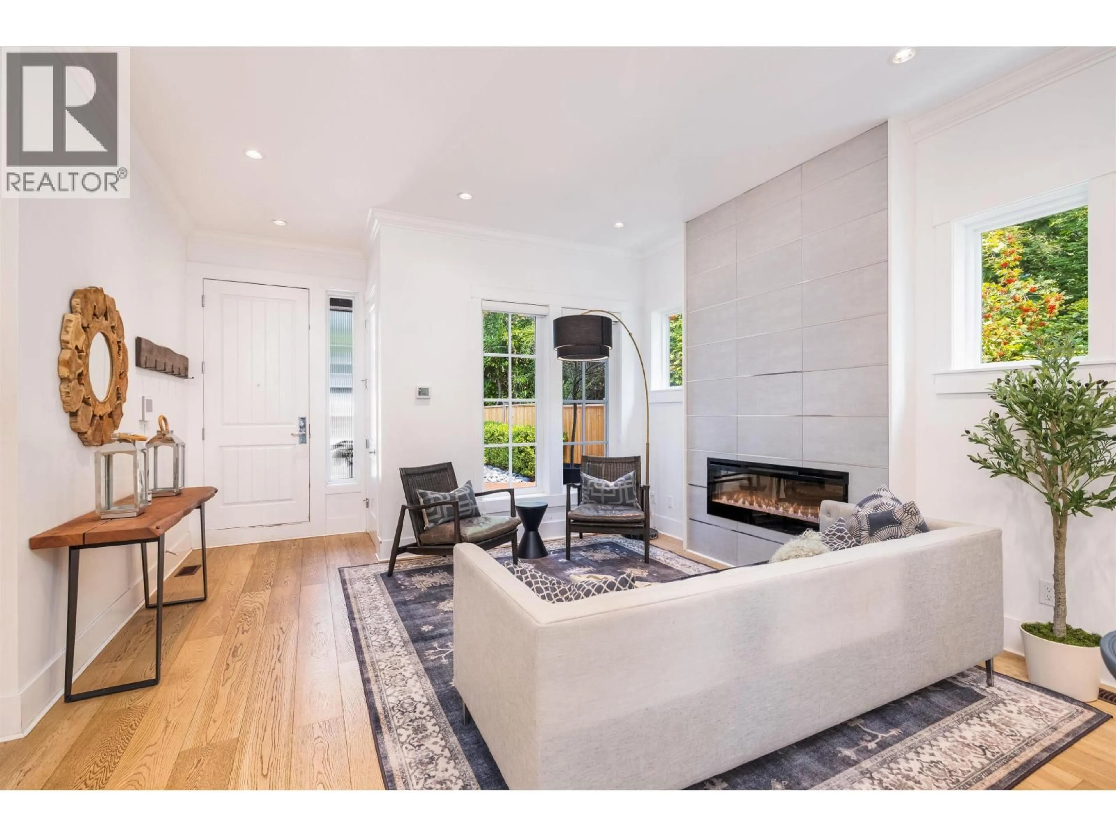 Living room with furniture, unknown for 1585 DRAYCOTT ROAD, North Vancouver British Columbia V7J1W3