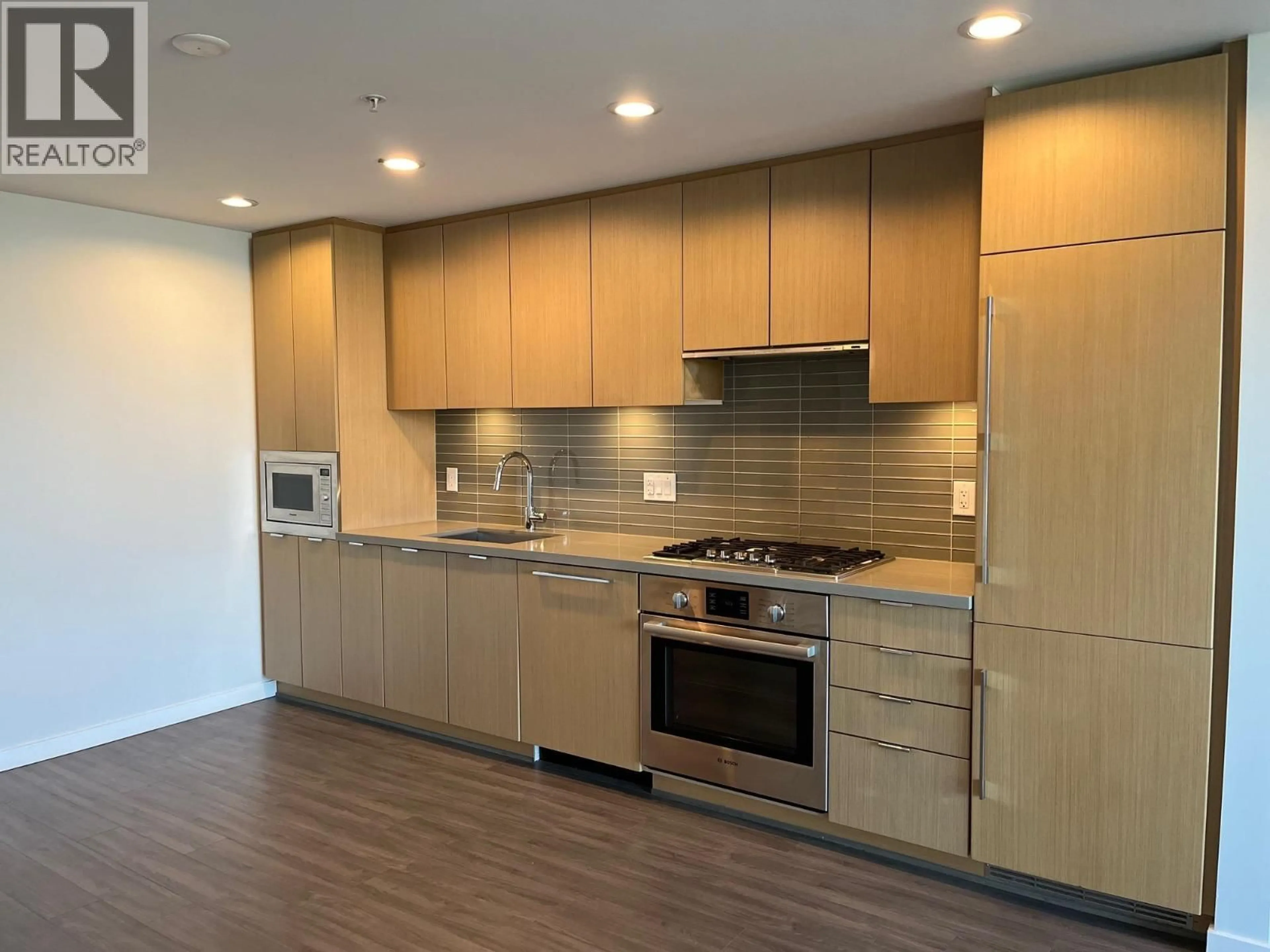 Standard kitchen, wood/laminate floor for 906 - 8333 SWEET AVENUE, Richmond British Columbia V6X0P4