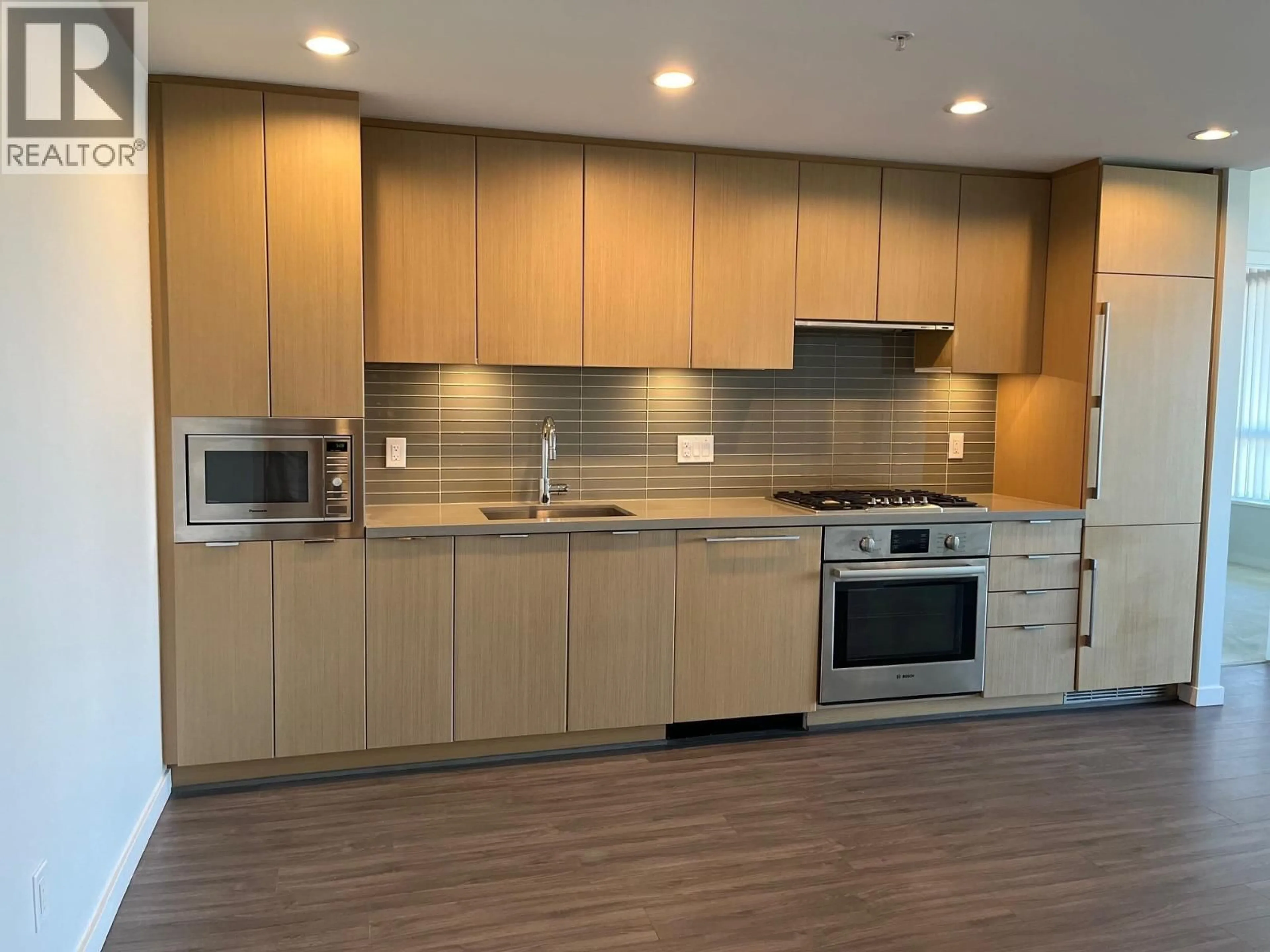 Standard kitchen, wood/laminate floor for 906 - 8333 SWEET AVENUE, Richmond British Columbia V6X0P4