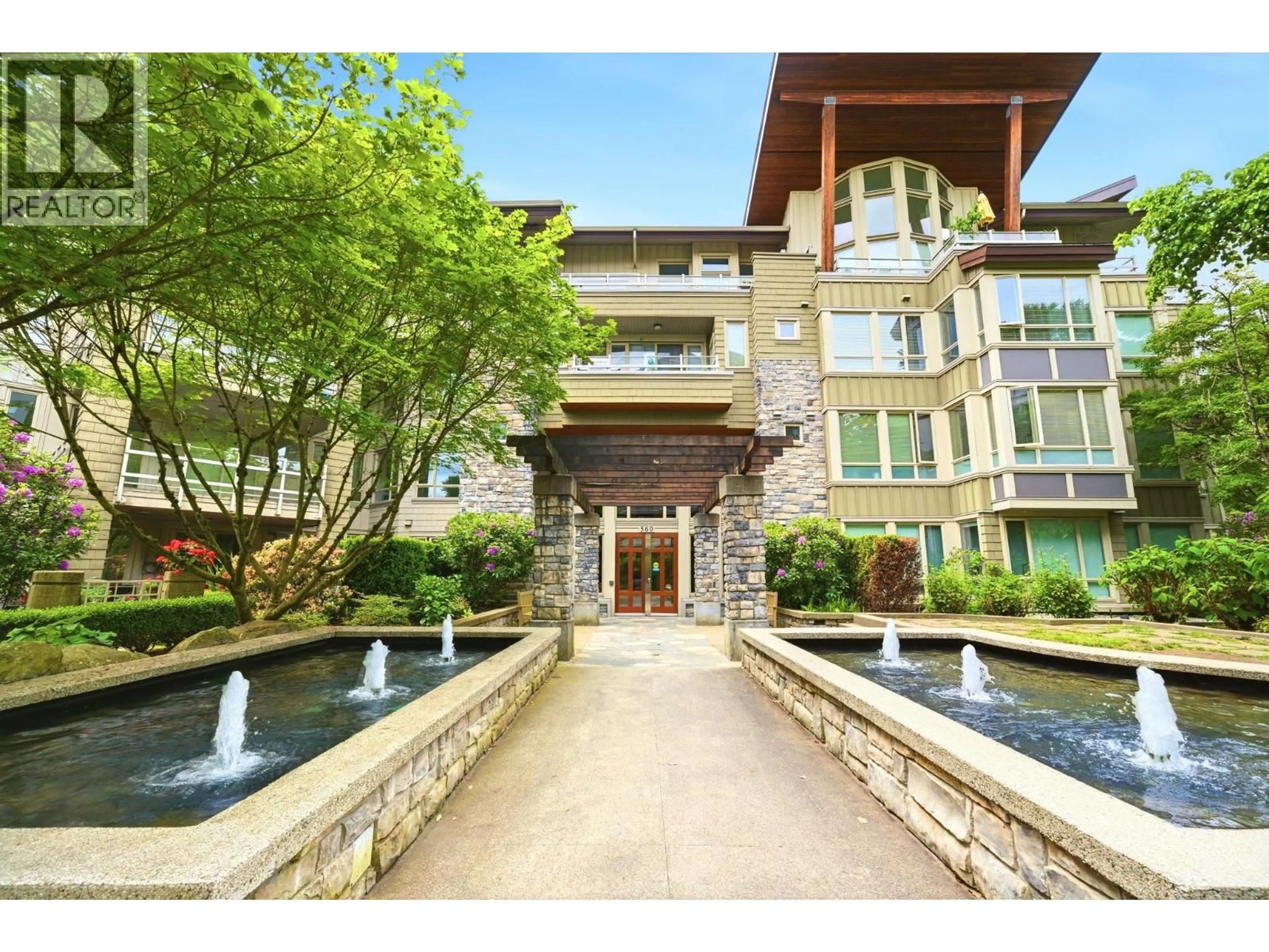 Indoor foyer for 318 - 560 RAVEN WOODS DRIVE, North Vancouver British Columbia V7G2T3