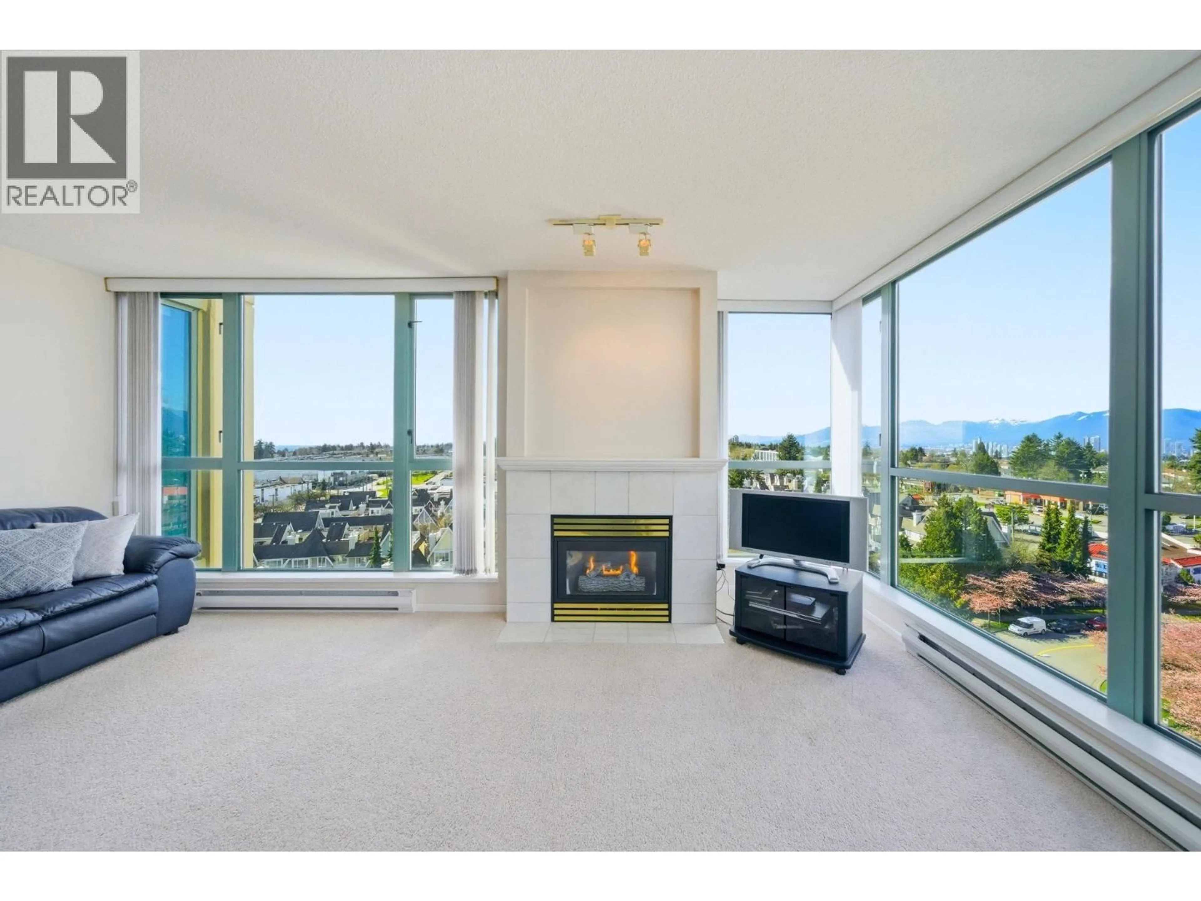 Living room with furniture, unknown for 1003 - 6622 SOUTHOAKS CRESCENT, Burnaby British Columbia V5E4K2