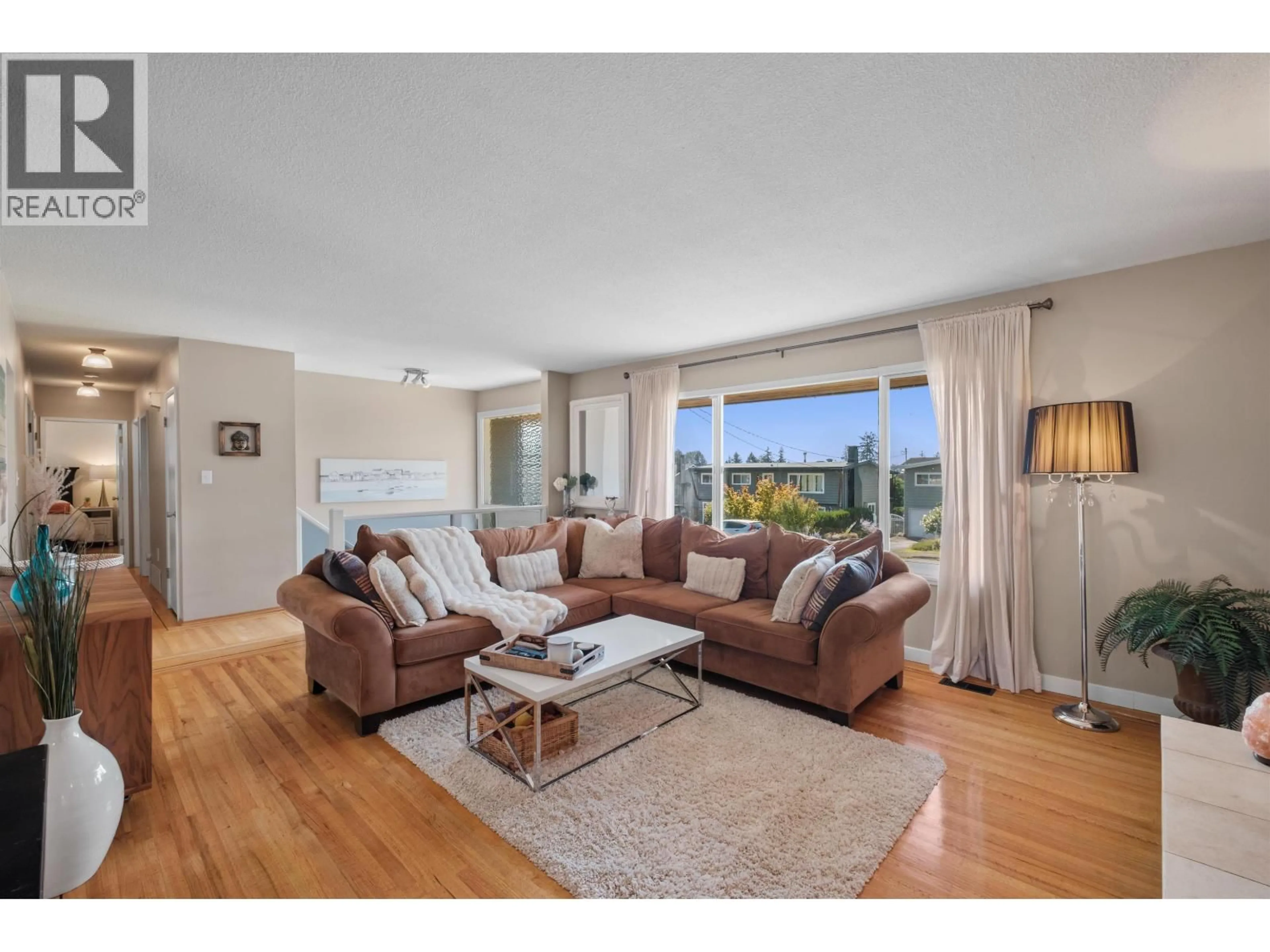Living room with furniture, wood/laminate floor for 854 16TH STREET, North Vancouver British Columbia V7L2V4