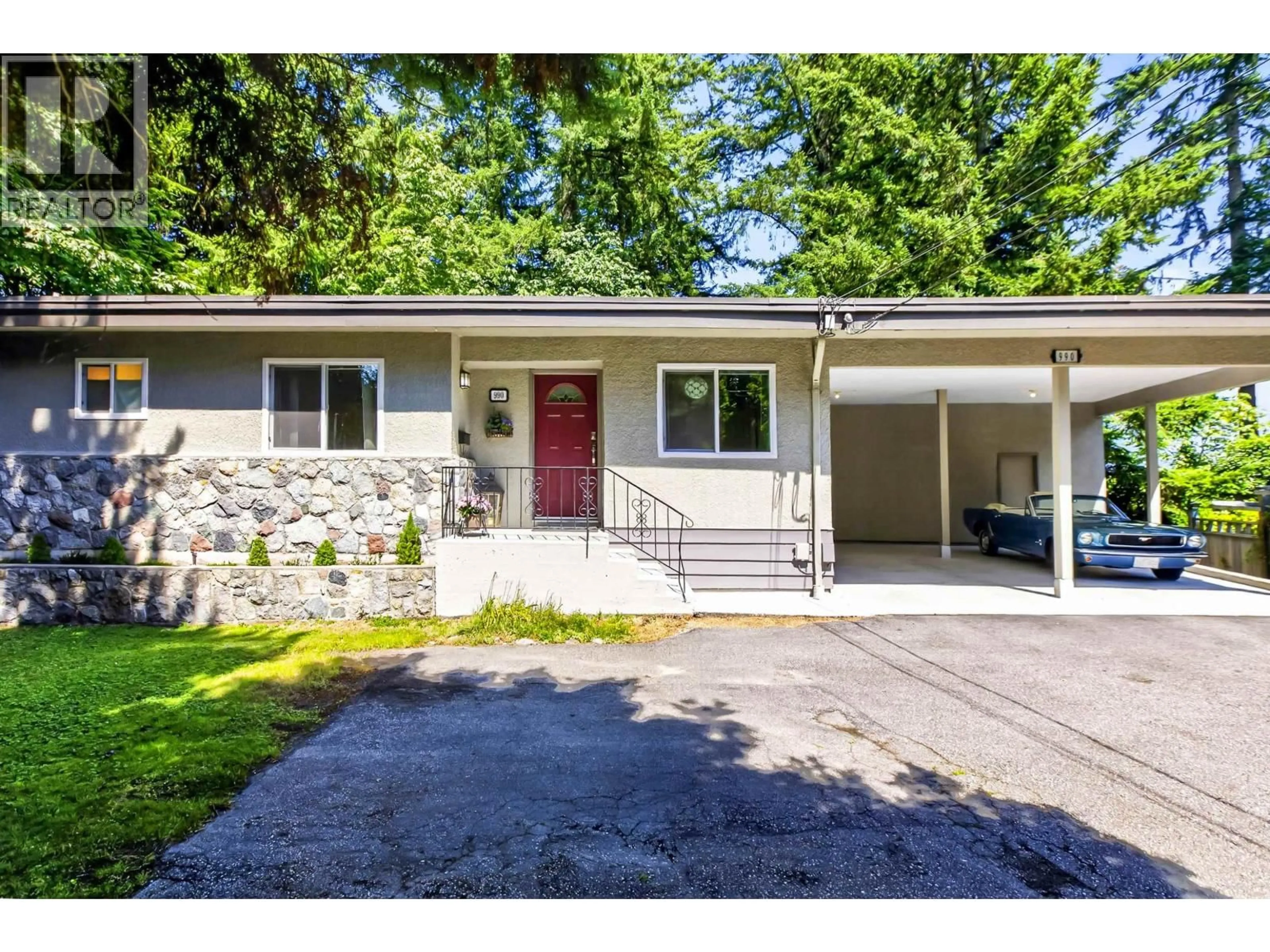 Home with vinyl exterior material, street for 990 JARVIS STREET, Coquitlam British Columbia V3J5A1