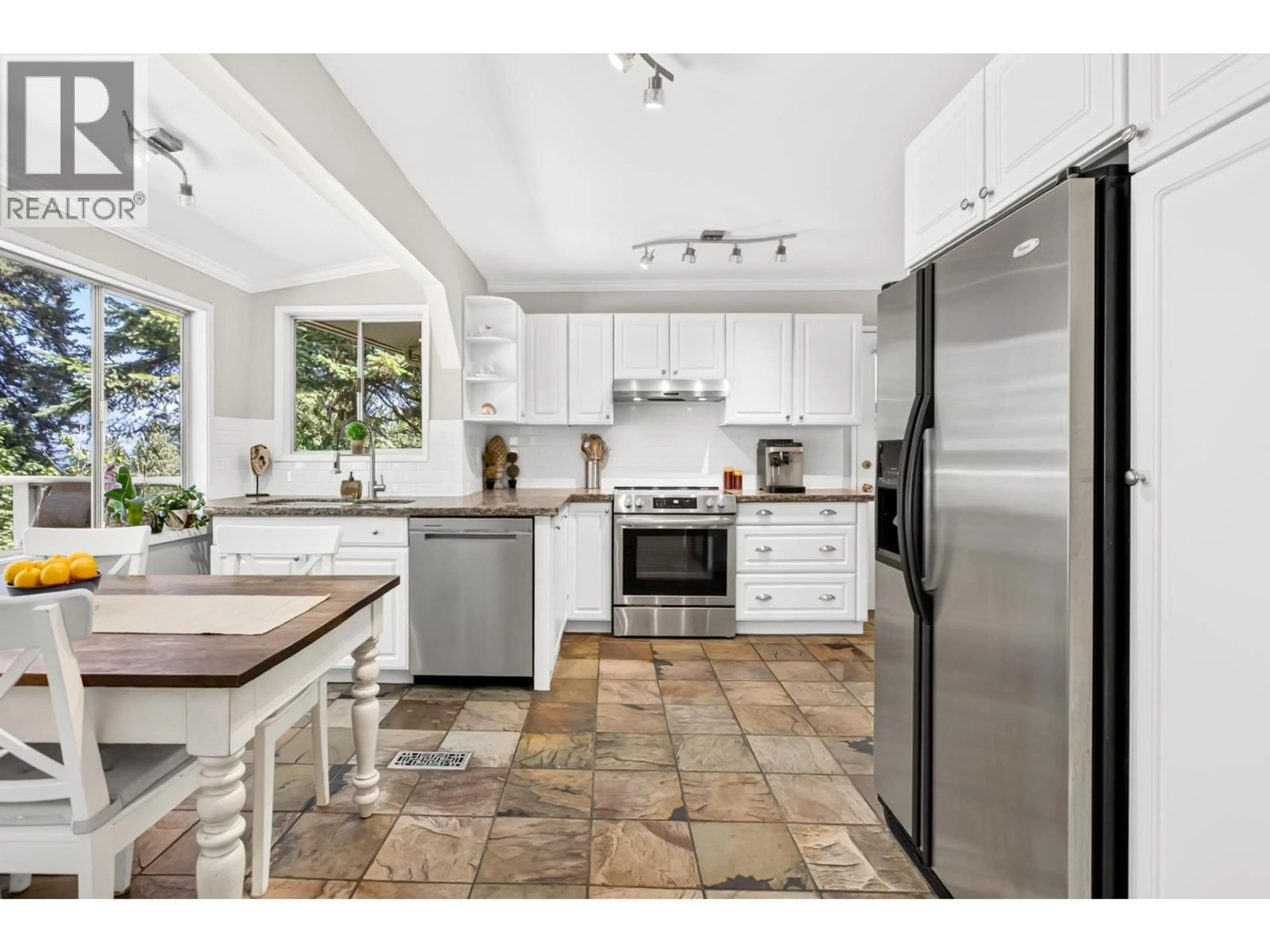 Open concept kitchen, ceramic/tile floor for 990 JARVIS STREET, Coquitlam British Columbia V3J5A1