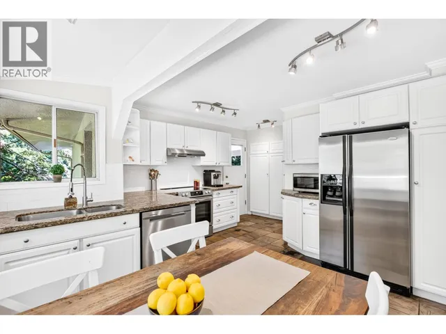 990 JARVIS STREET, Coquitlam 5