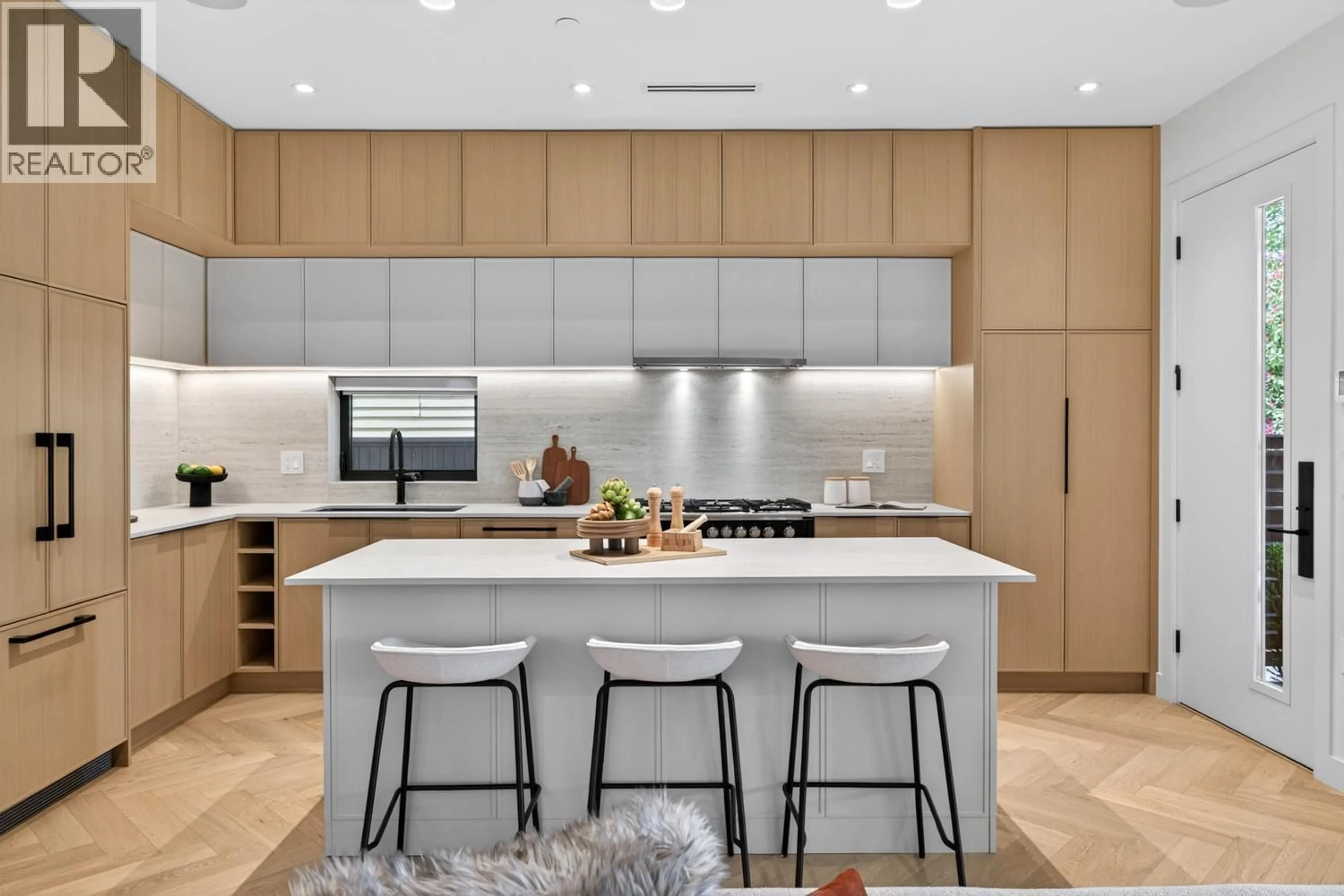 Contemporary kitchen, unknown for 1 - 58 40TH AVENUE, Vancouver British Columbia V5W1L4