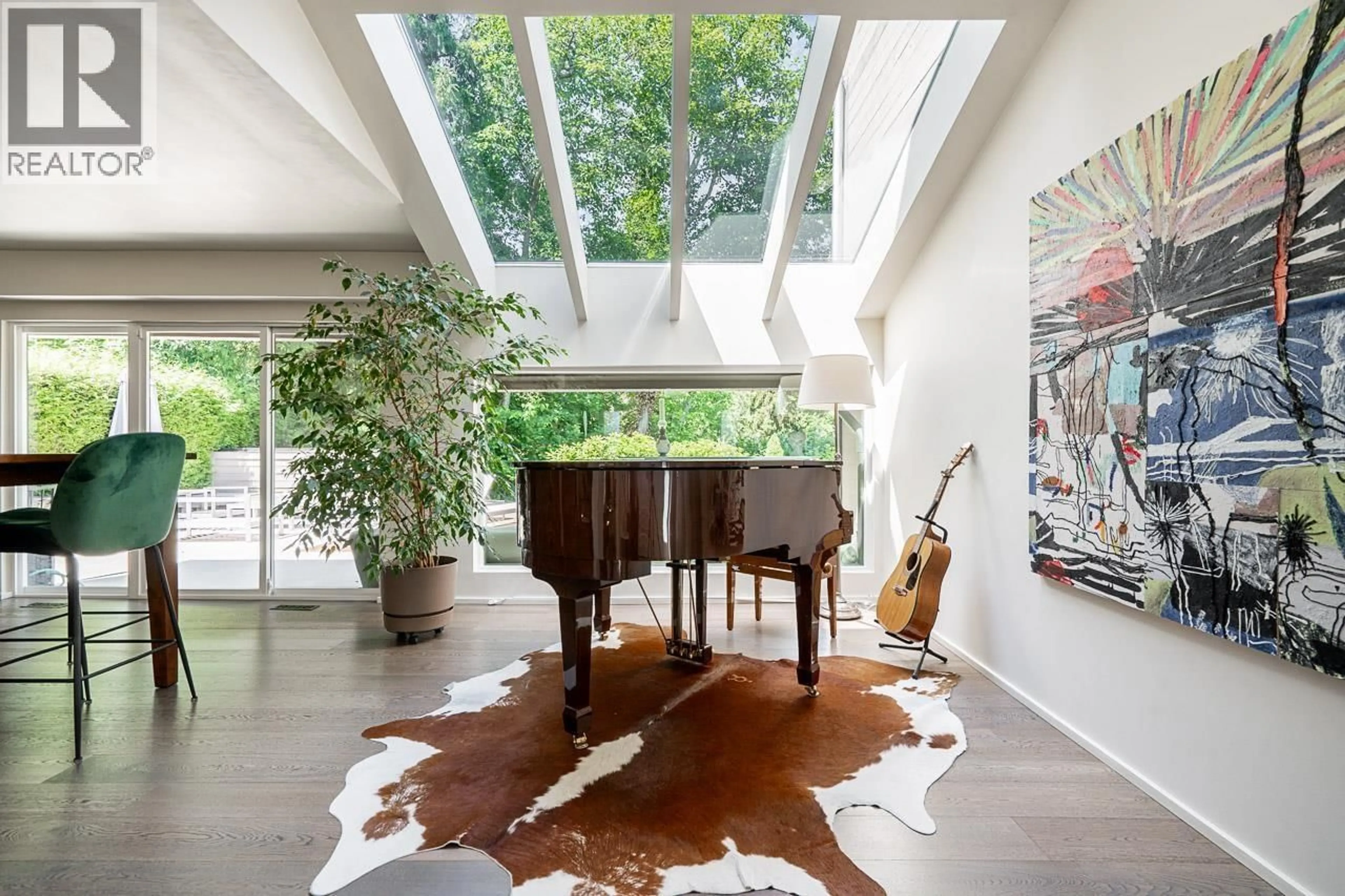 Indoor foyer for 4241 YUCULTA CRESCENT, Vancouver British Columbia V6N4A9