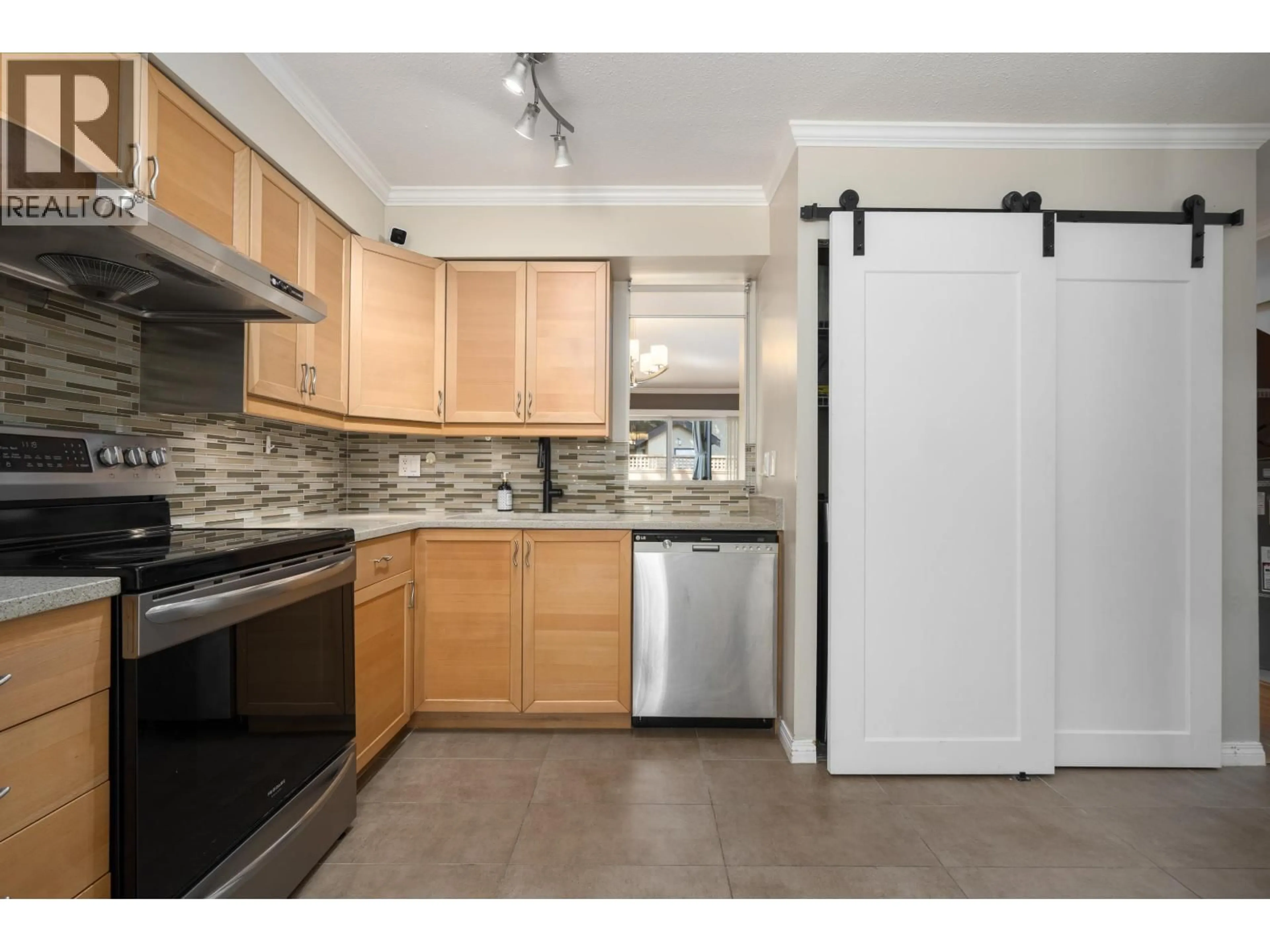 Standard kitchen, ceramic/tile floor for 34 - 6100 TIFFANY BOULEVARD, Richmond British Columbia V7C5A8