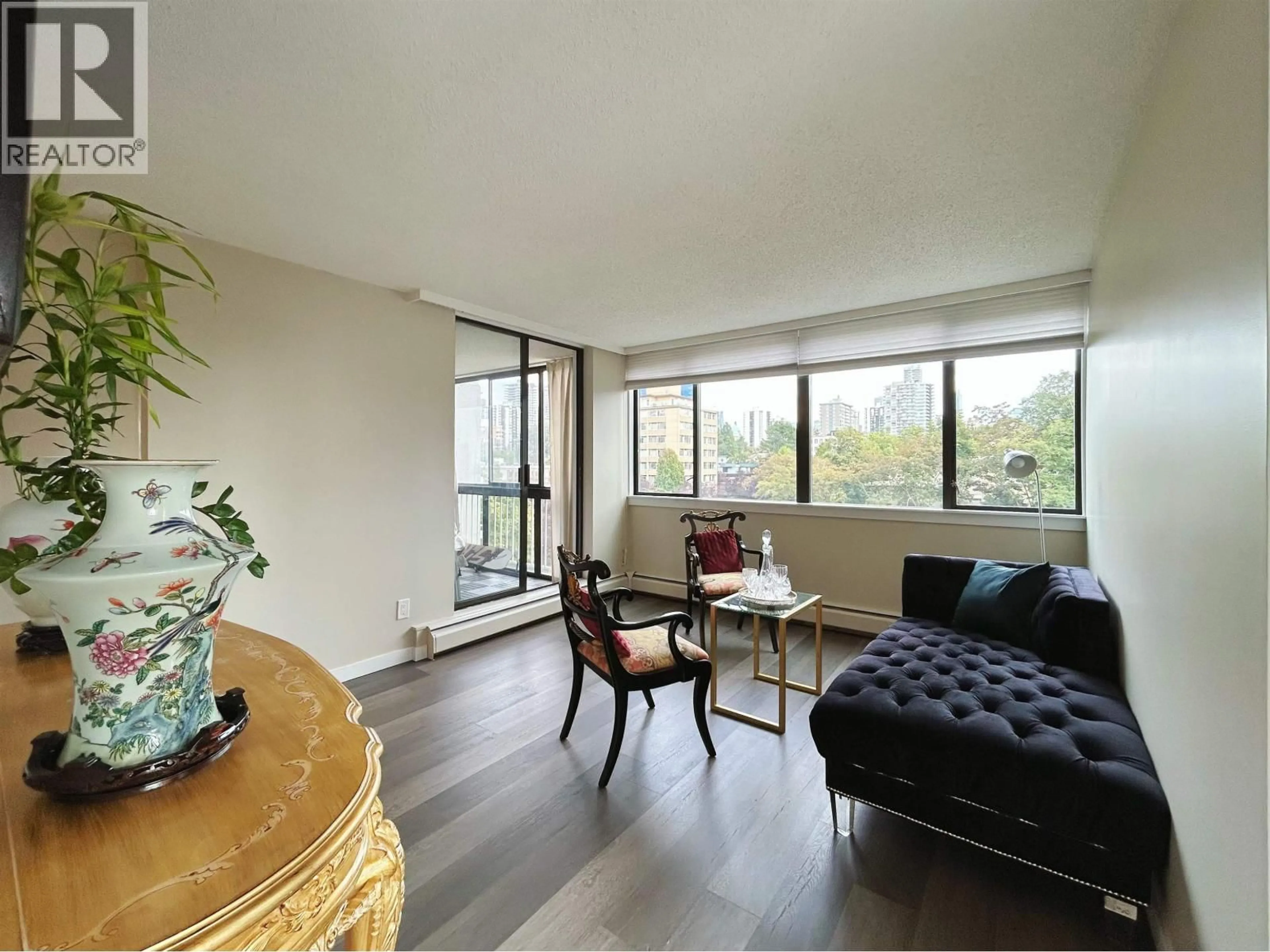 Living room with furniture, wood/laminate floor for 606 - 1740 COMOX STREET, Vancouver British Columbia V6G2Z1