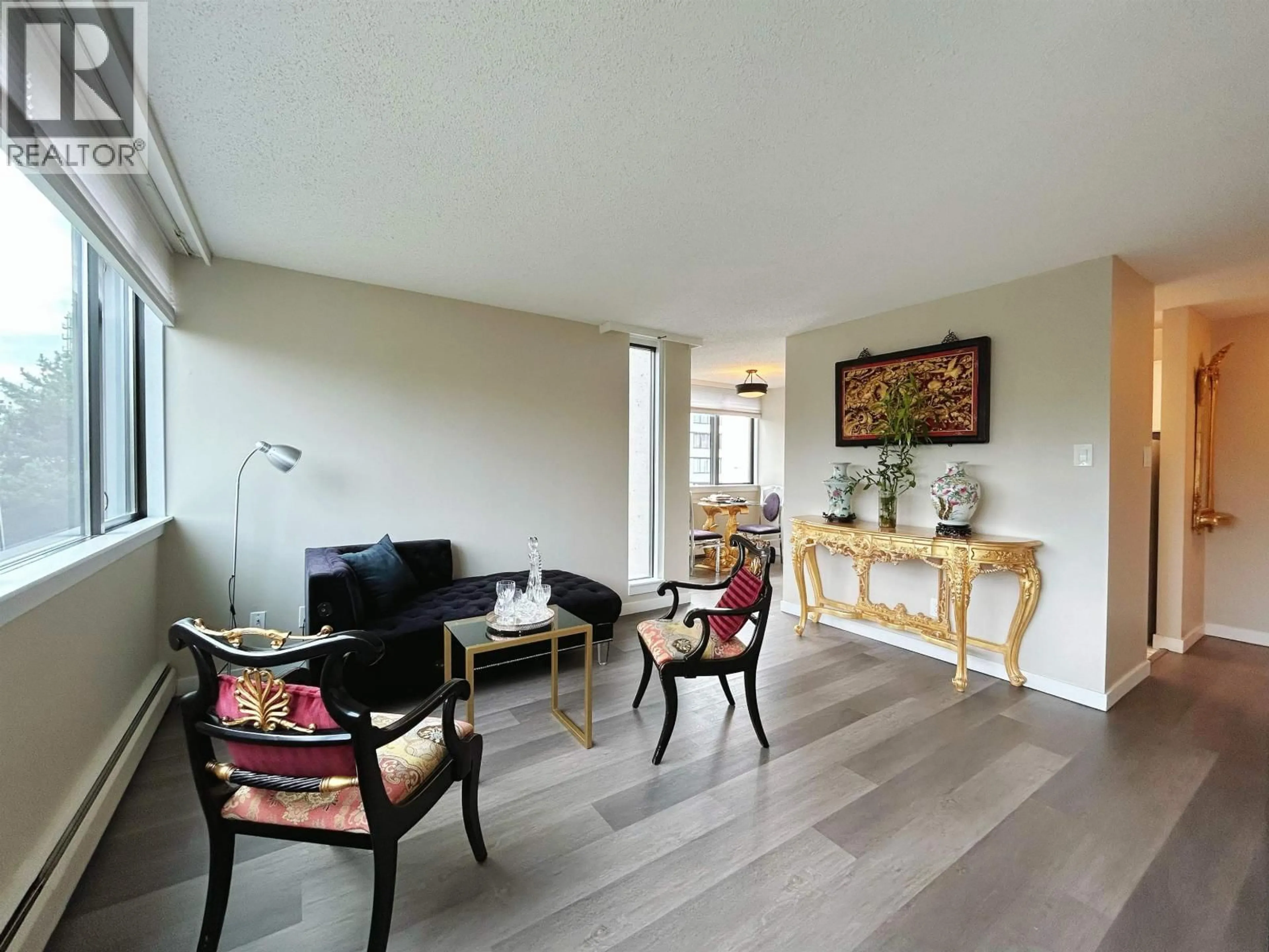 Living room with furniture, wood/laminate floor for 606 - 1740 COMOX STREET, Vancouver British Columbia V6G2Z1