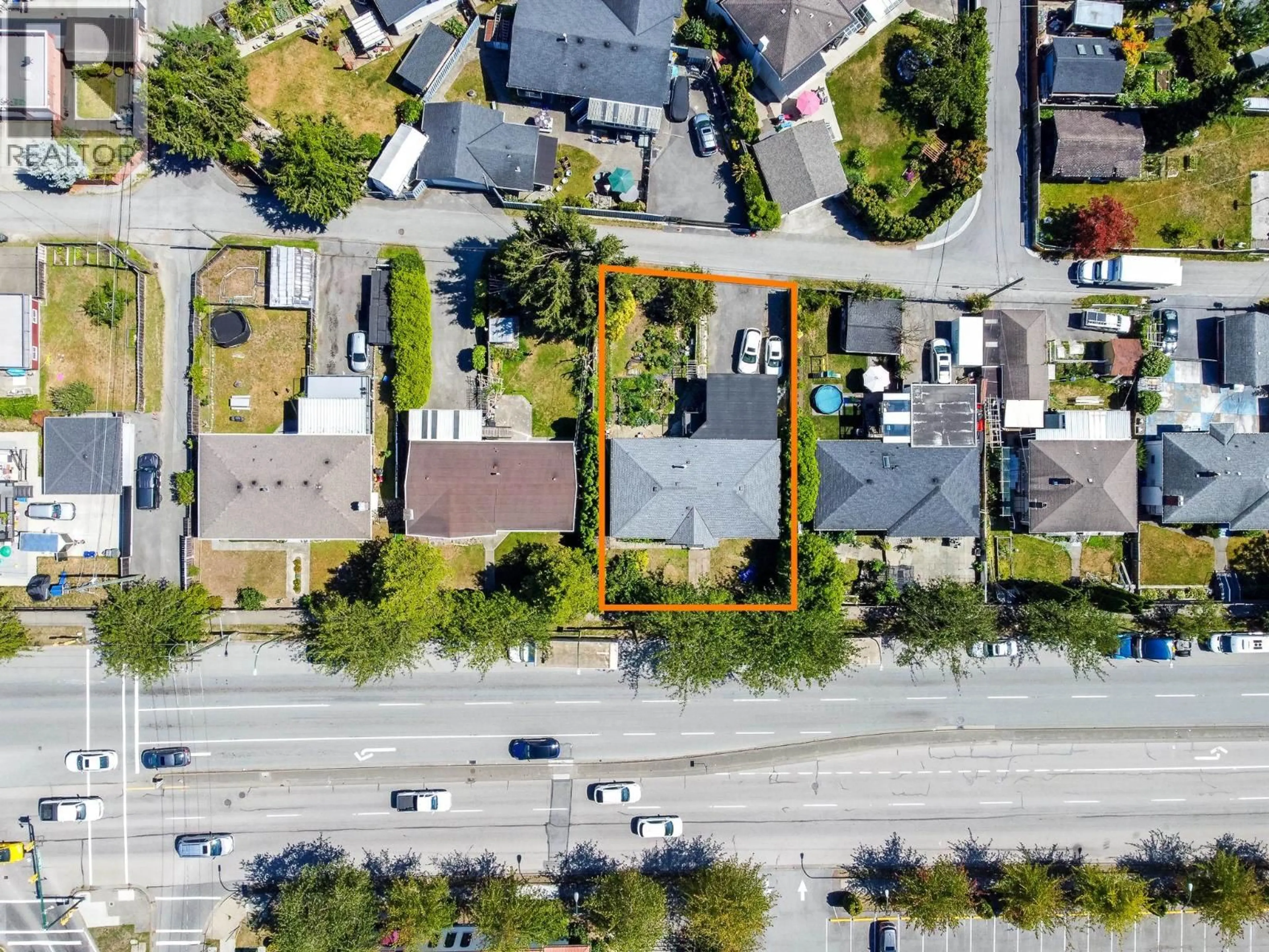 A pic from outside/outdoor area/front of a property/back of a property/a pic from drone, street for 4560 BOUNDARY ROAD, Burnaby British Columbia V5R2N4