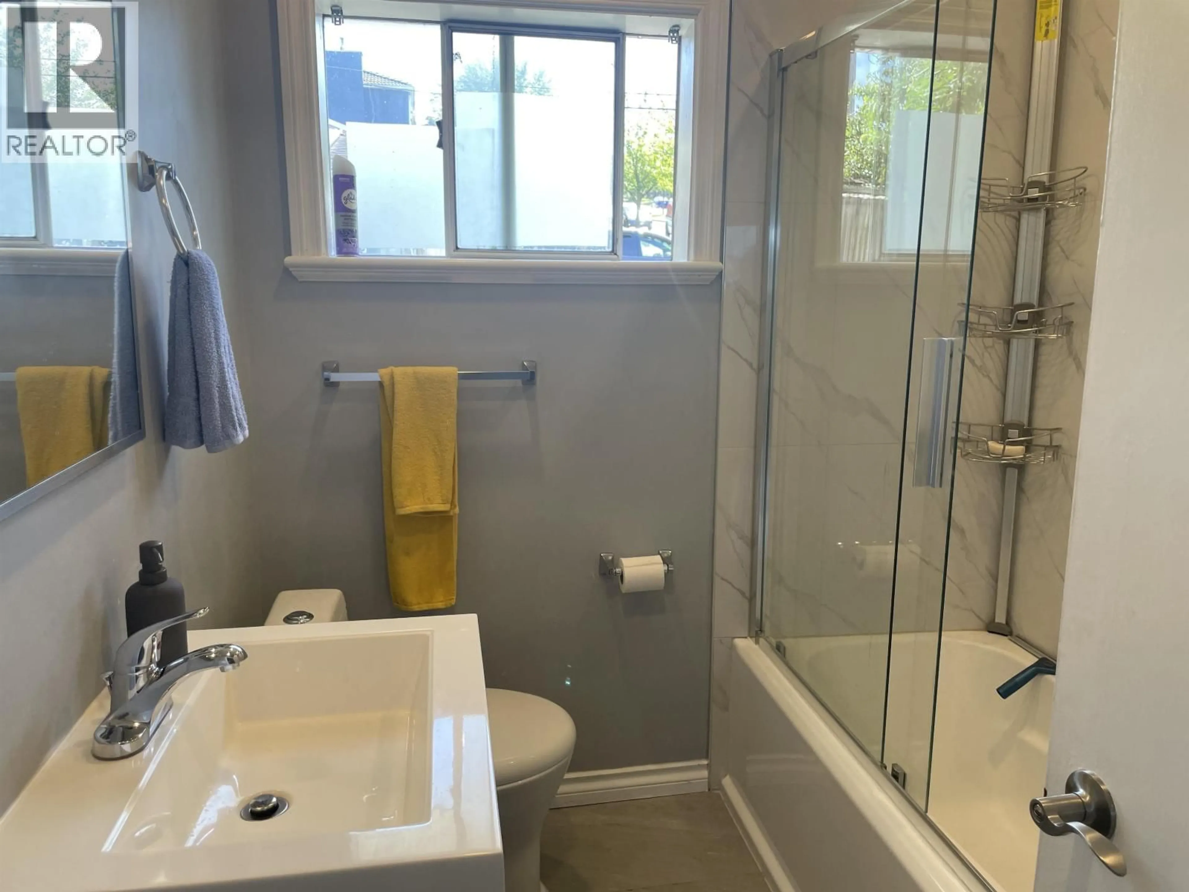 Standard bathroom, ceramic/tile floor for 3305 WORTHINGTON DRIVE, Vancouver British Columbia V5M3X2