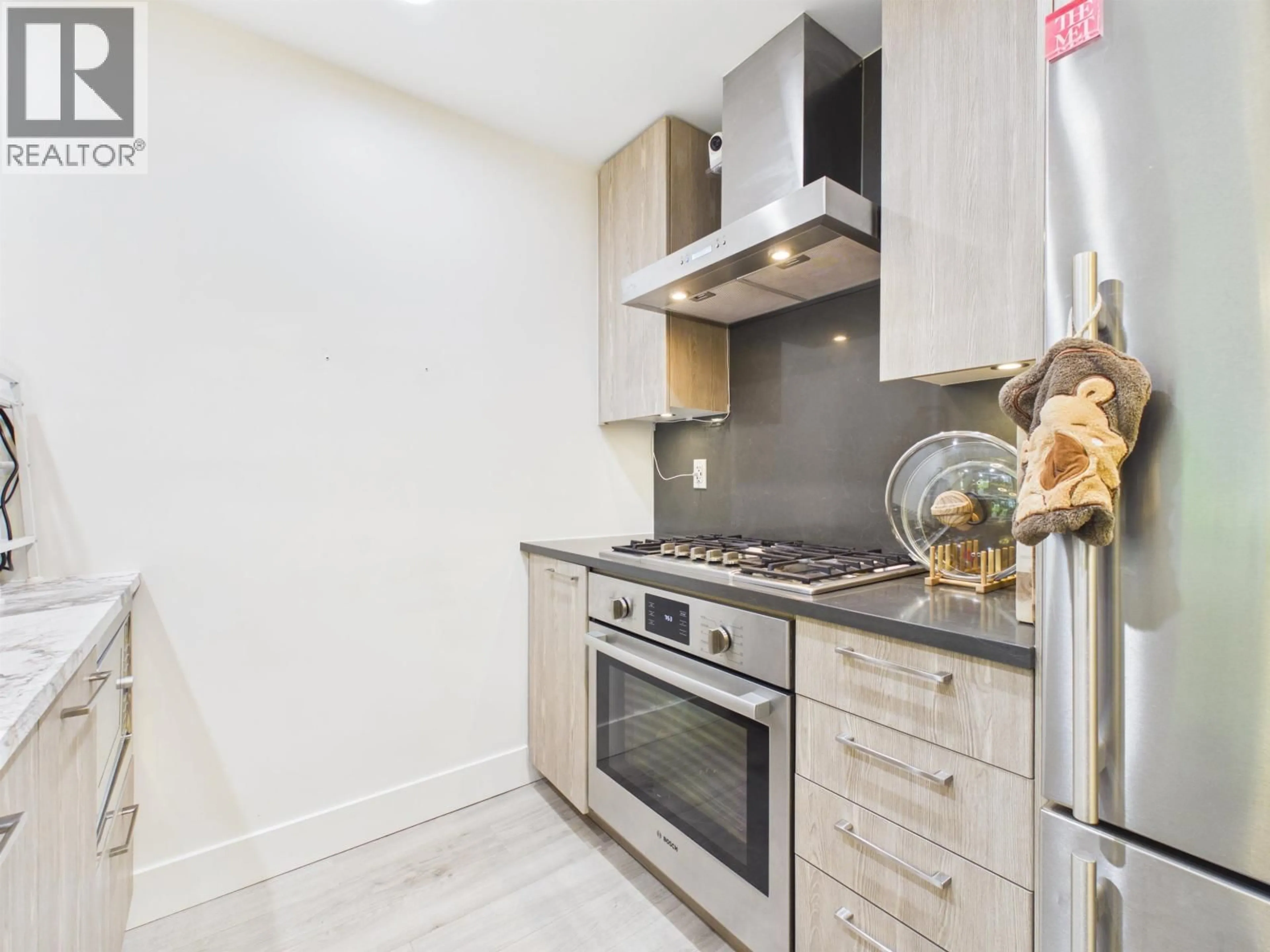 Standard kitchen, unknown for 102 - 10788 NO. 5 ROAD, Richmond British Columbia V6W0B7