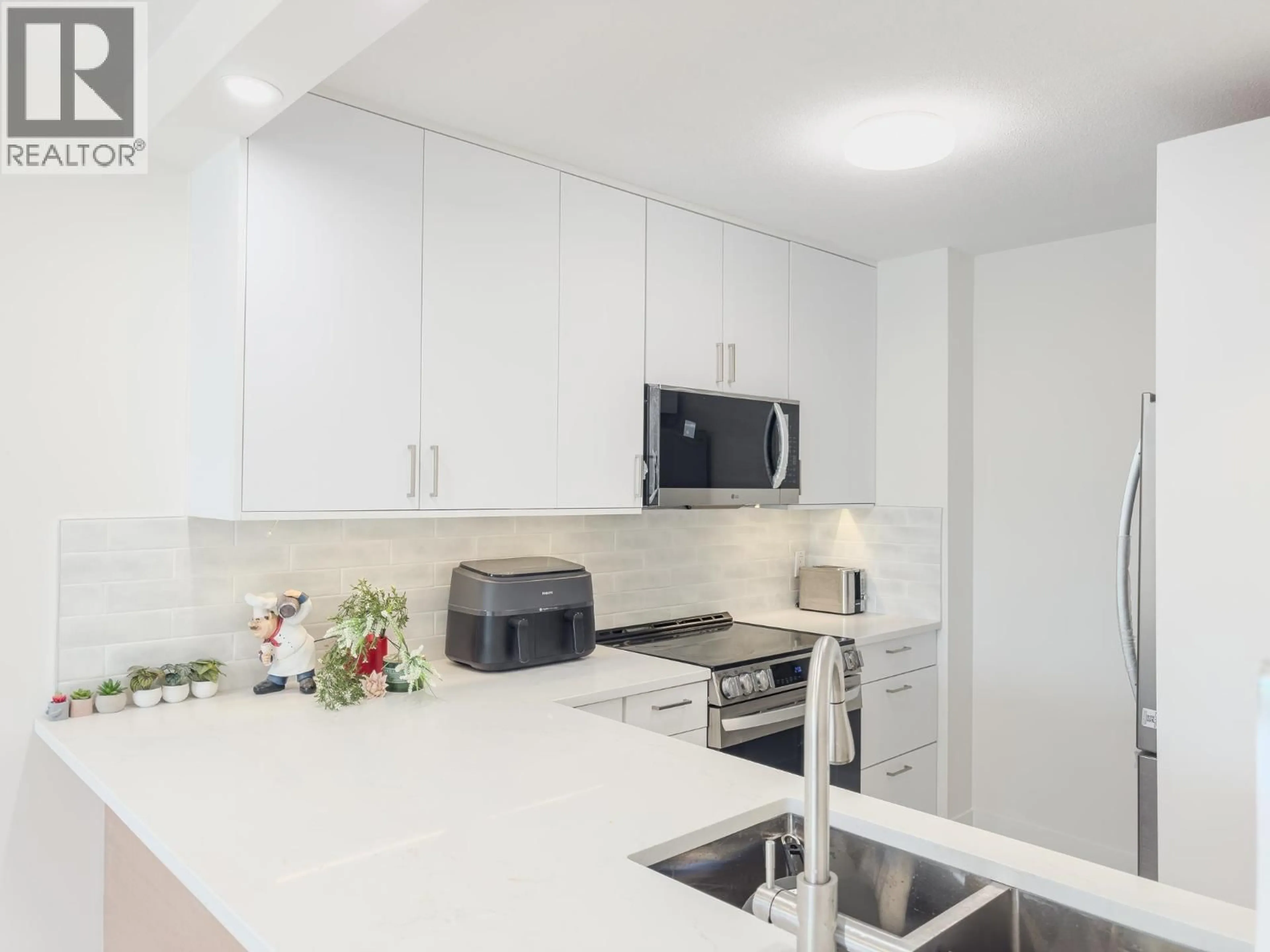 Standard kitchen, unknown for 311 - 4893 CLARENDON STREET, Vancouver British Columbia V5R3J3