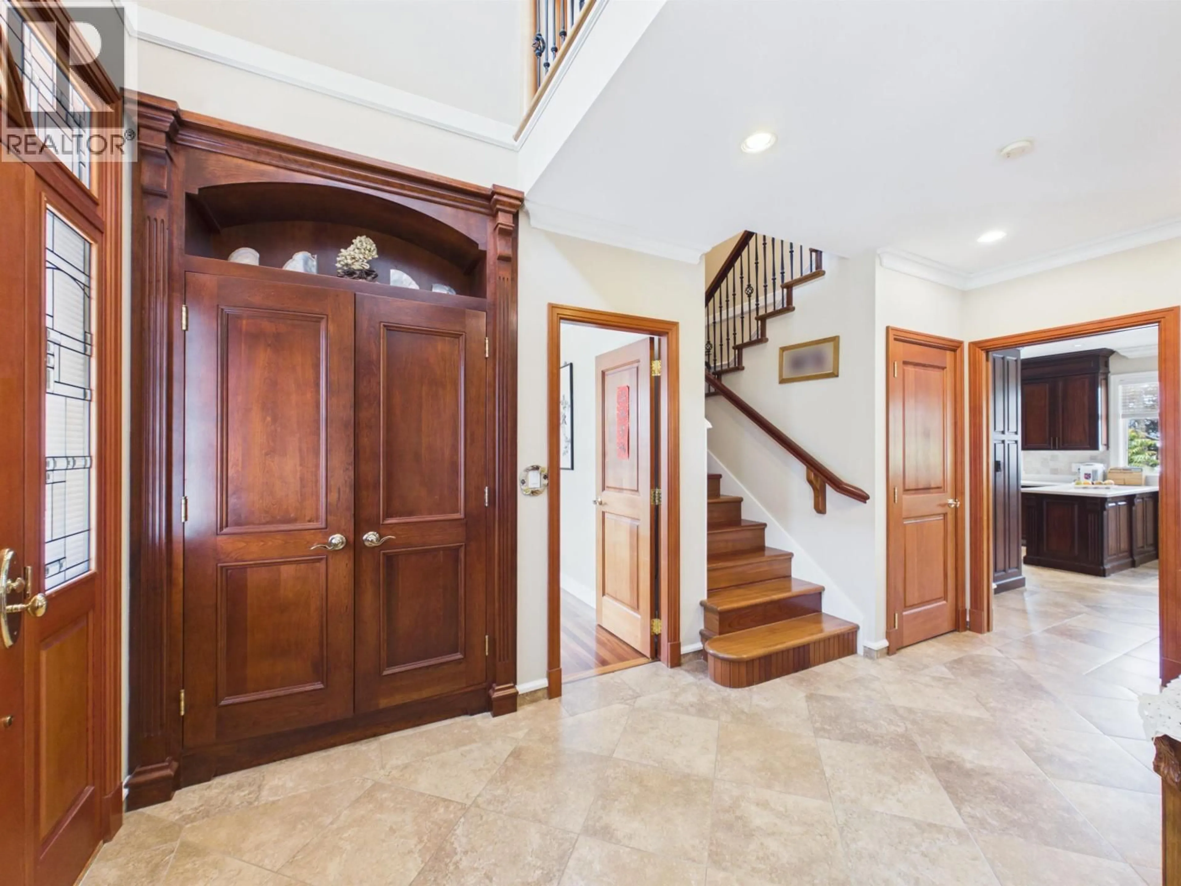 Indoor foyer for 6807 BURNS STREET, Burnaby British Columbia V5E1T5