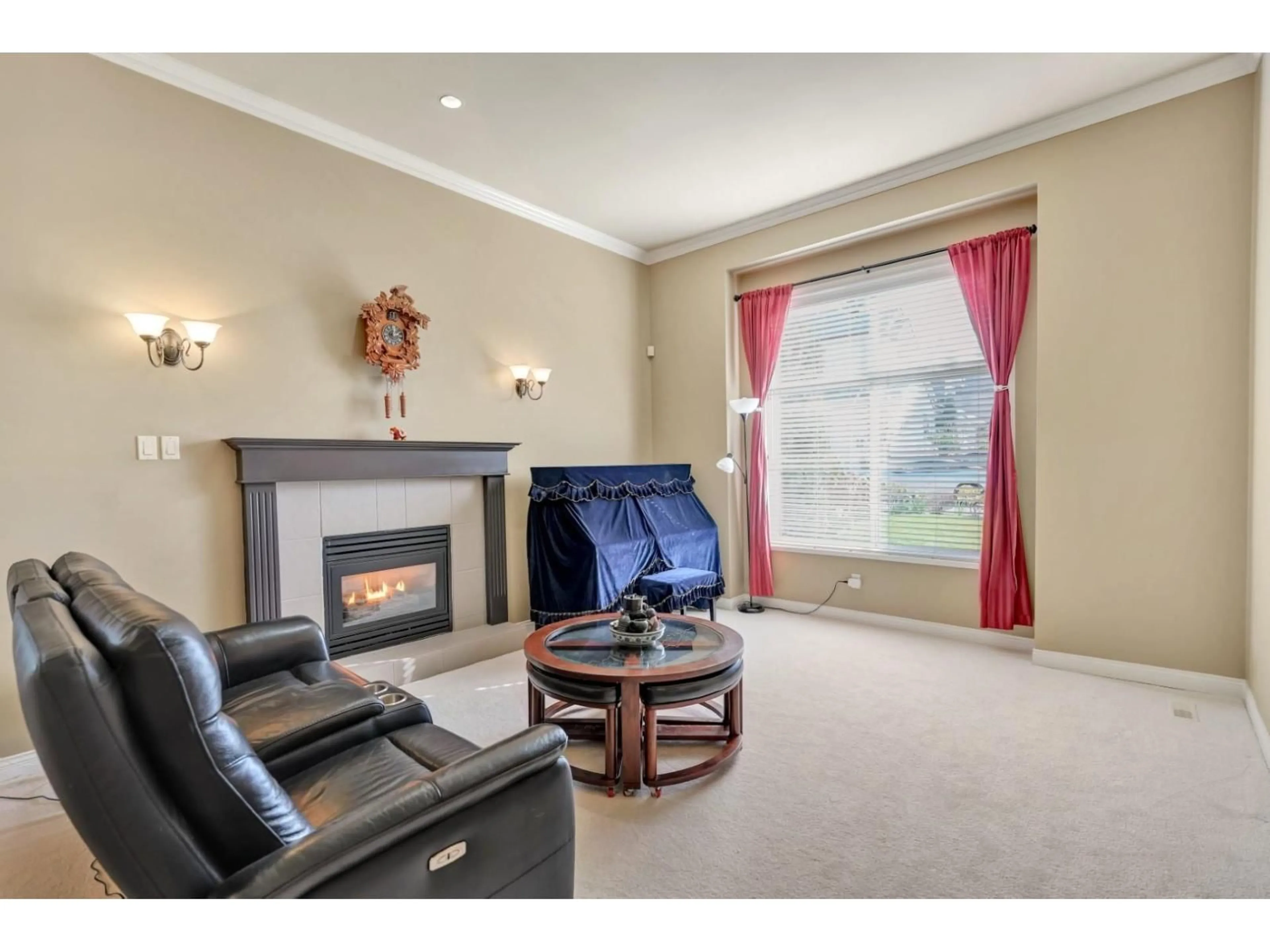 Living room with furniture, unknown for 14763 31A AVENUE, Surrey British Columbia V4P3E8