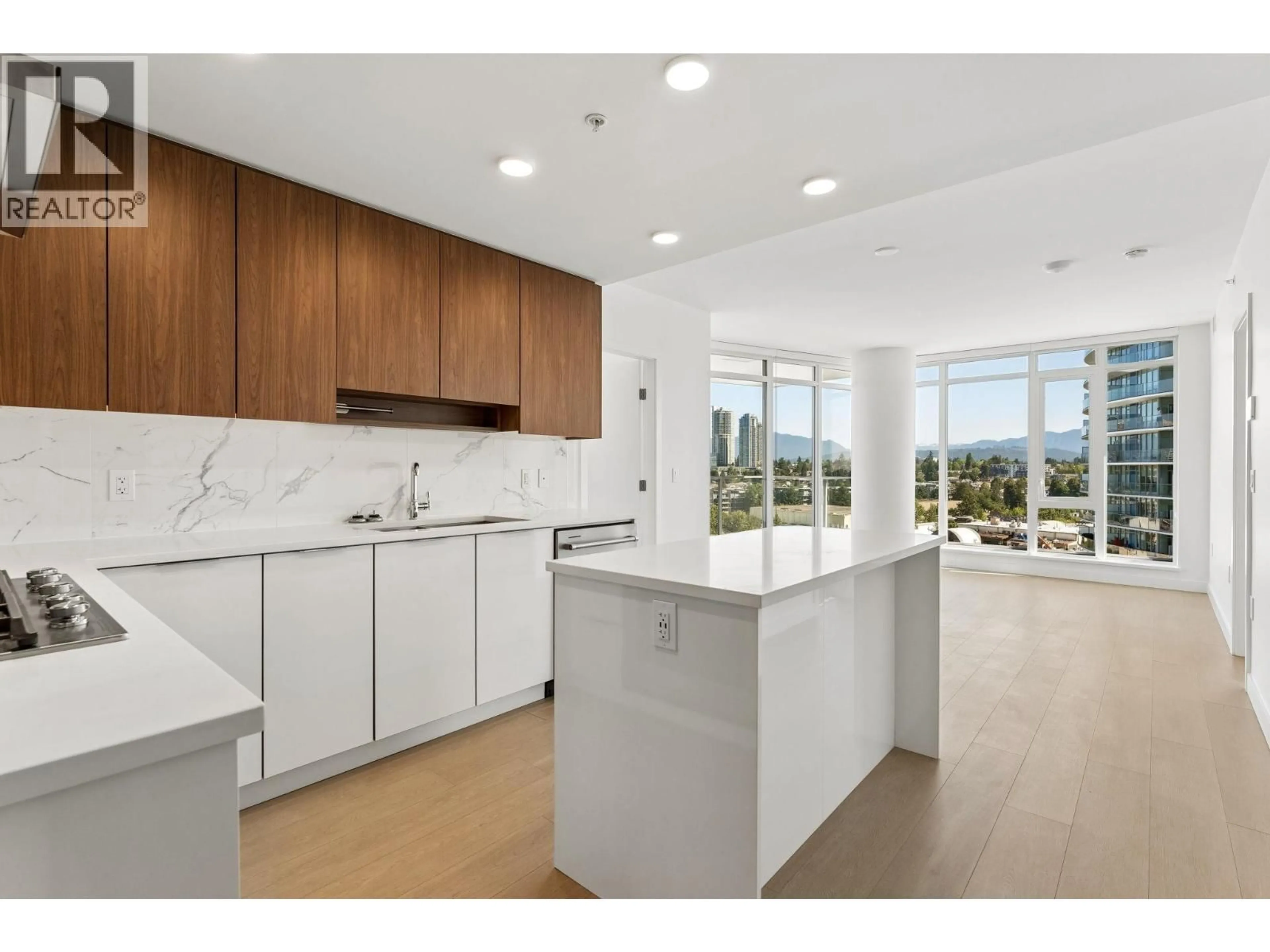 Open concept kitchen, ceramic/tile floor for 903 - 7683 PARK CRESCENT, Burnaby British Columbia V3N0J4