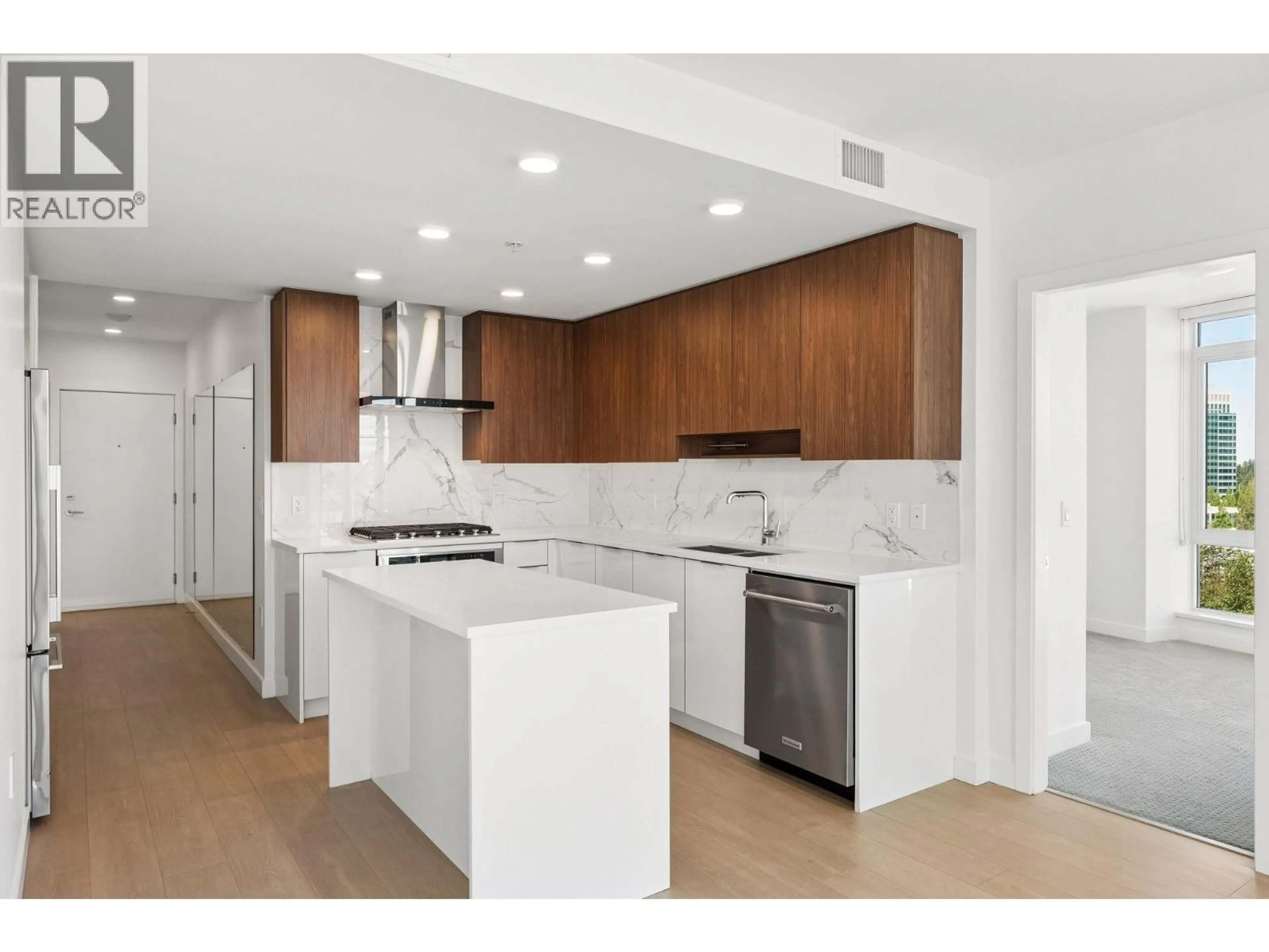 Open concept kitchen, ceramic/tile floor for 903 - 7683 PARK CRESCENT, Burnaby British Columbia V3N0J4