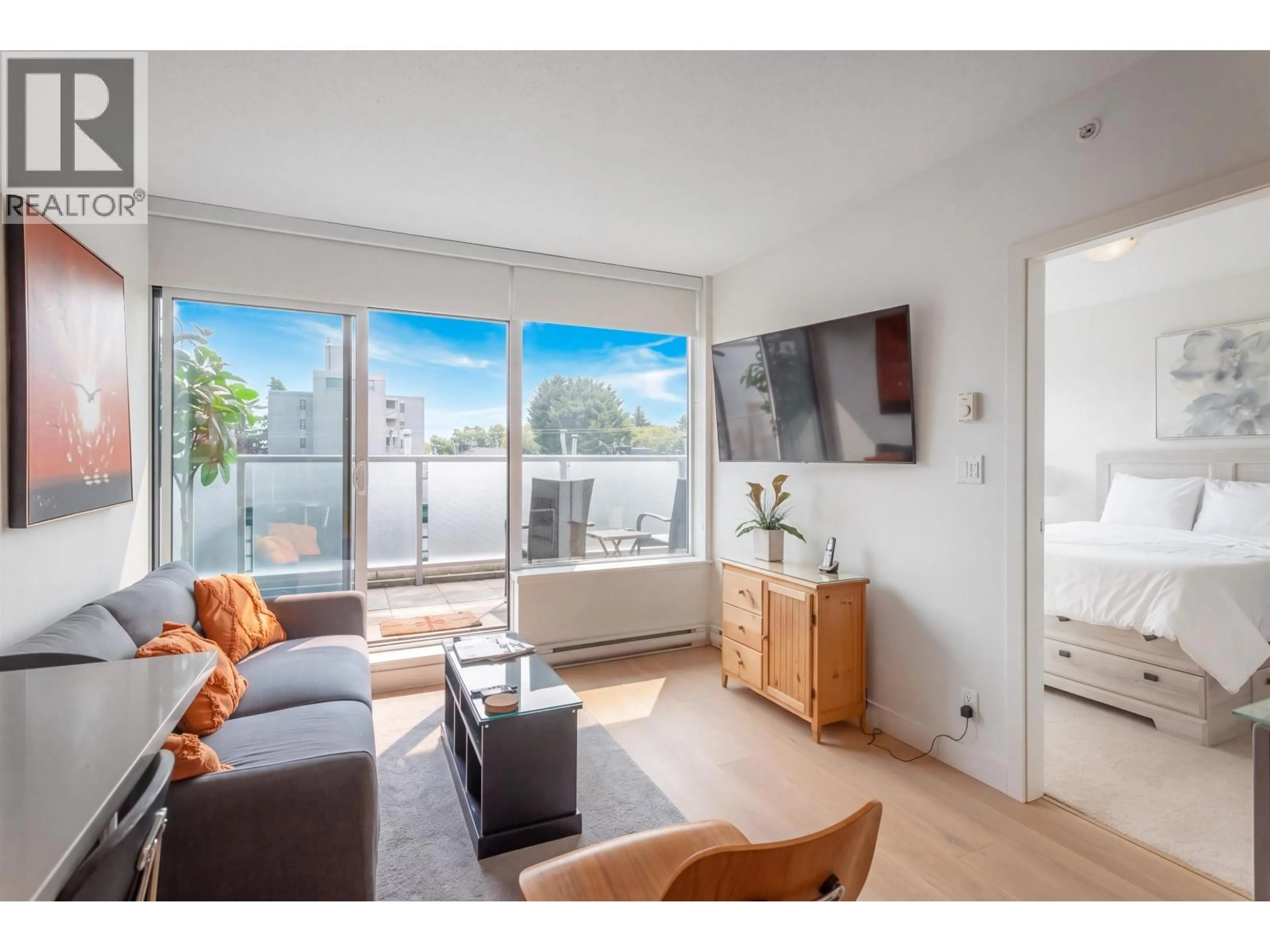 Living room with furniture, wood/laminate floor for 463 - 250 6 STREET, Vancouver British Columbia V5T0B7