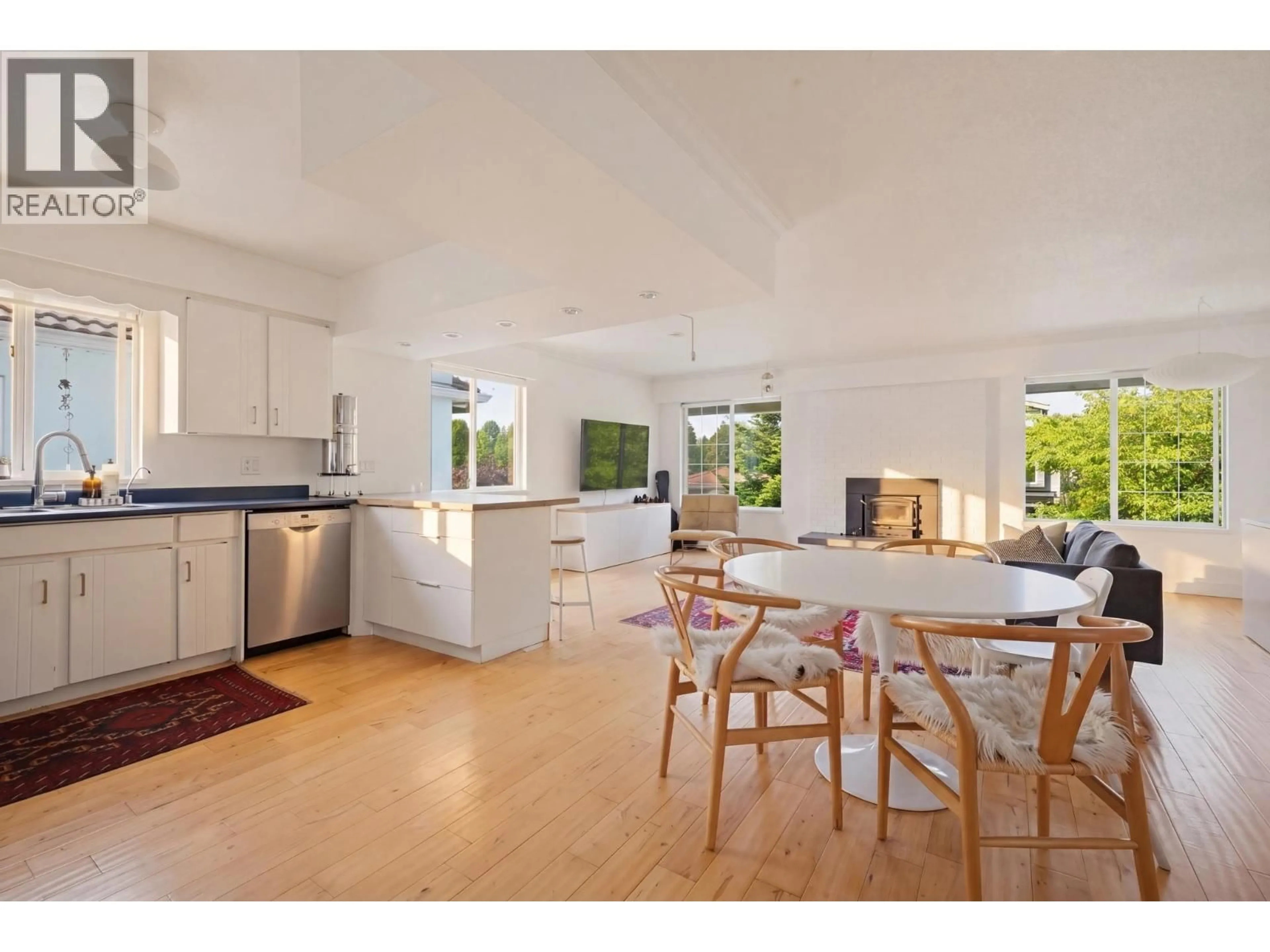 Open concept kitchen, unknown for 2554 7TH AVENUE, Vancouver British Columbia V5M1T4
