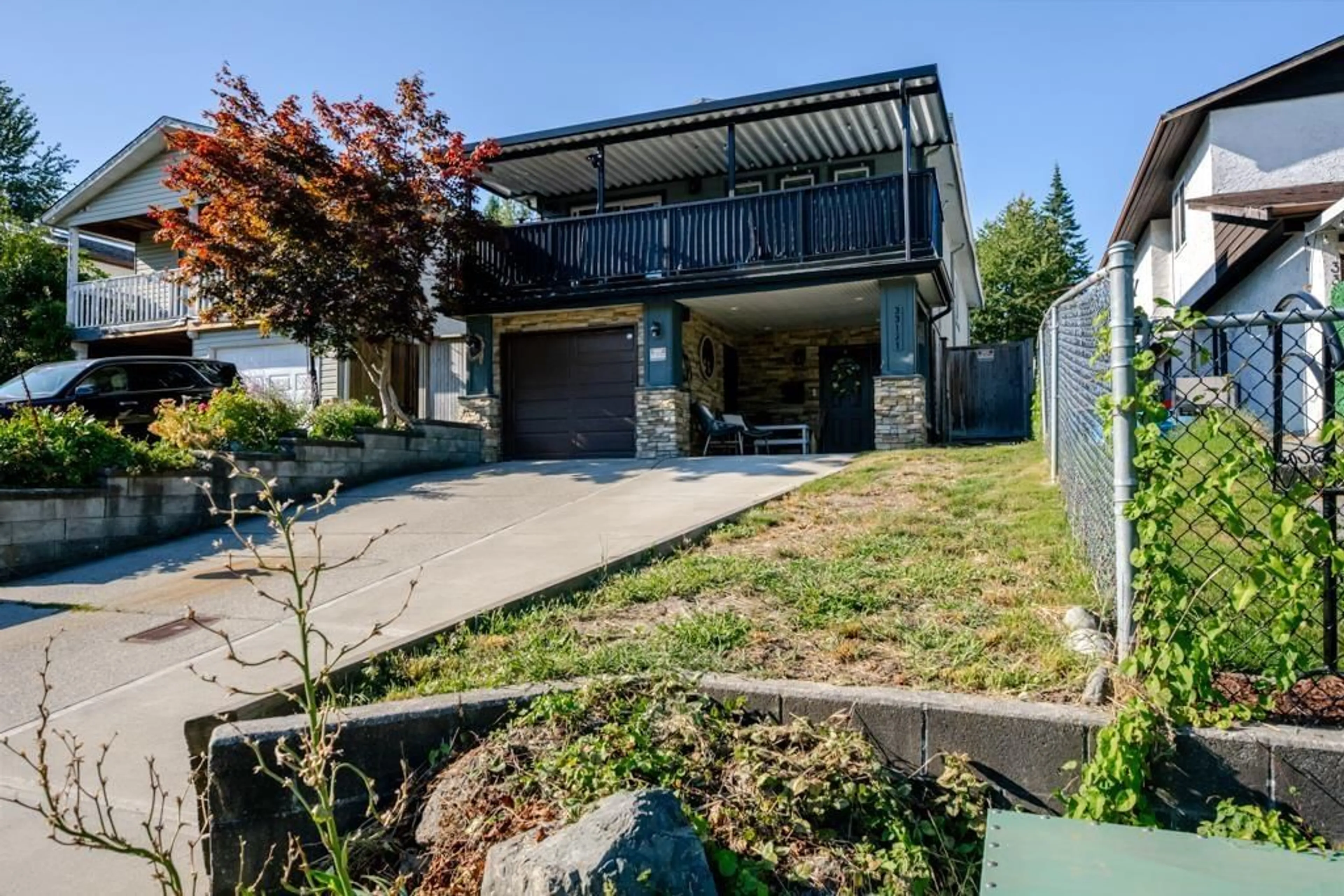 A pic from outside/outdoor area/front of a property/back of a property/a pic from drone, street for 33121 MYRTLE AVENUE, Mission British Columbia V2V4R6