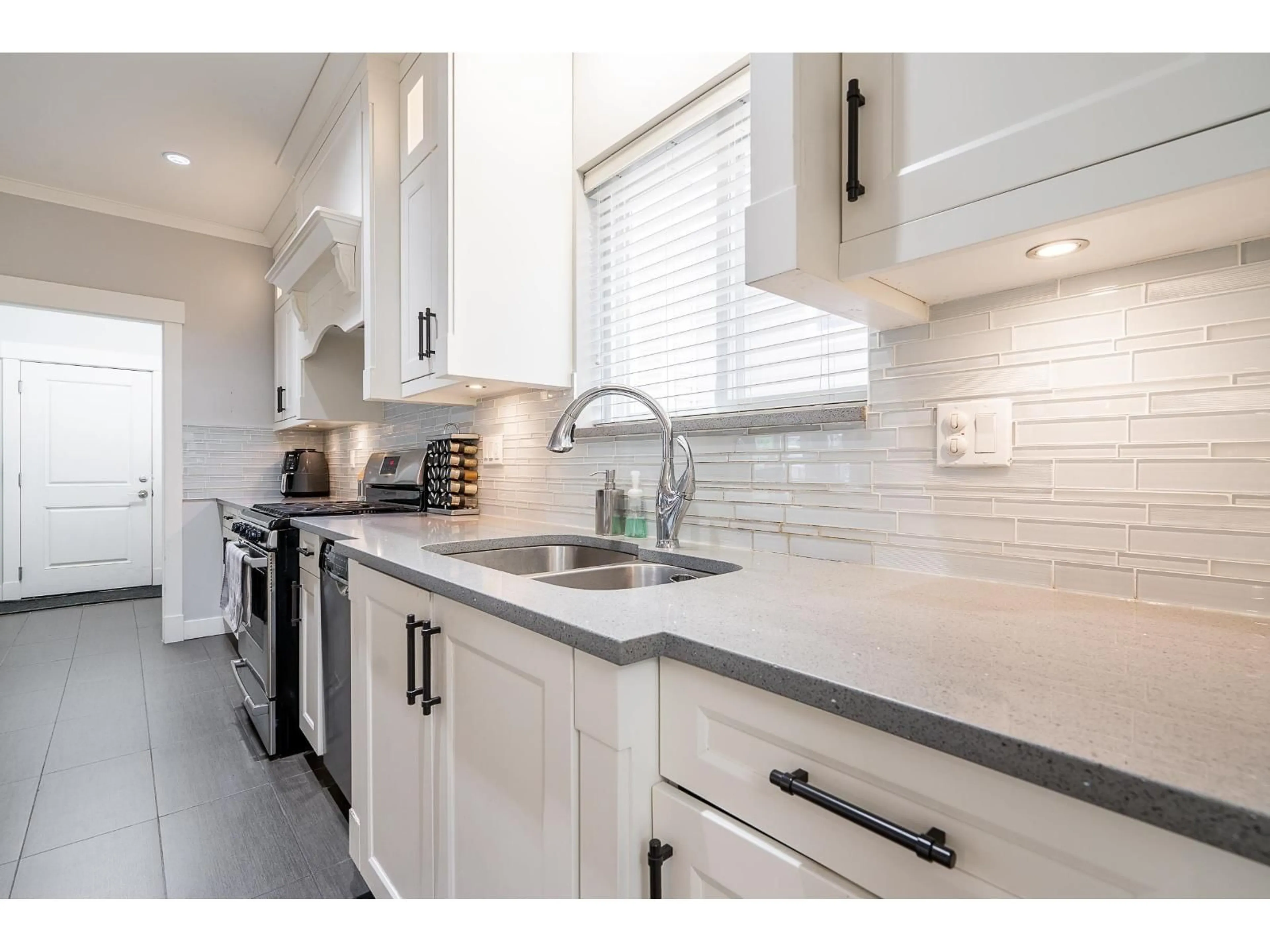Open concept kitchen, ceramic/tile floor for 6801 206 STREET, Langley British Columbia V2Y1R2
